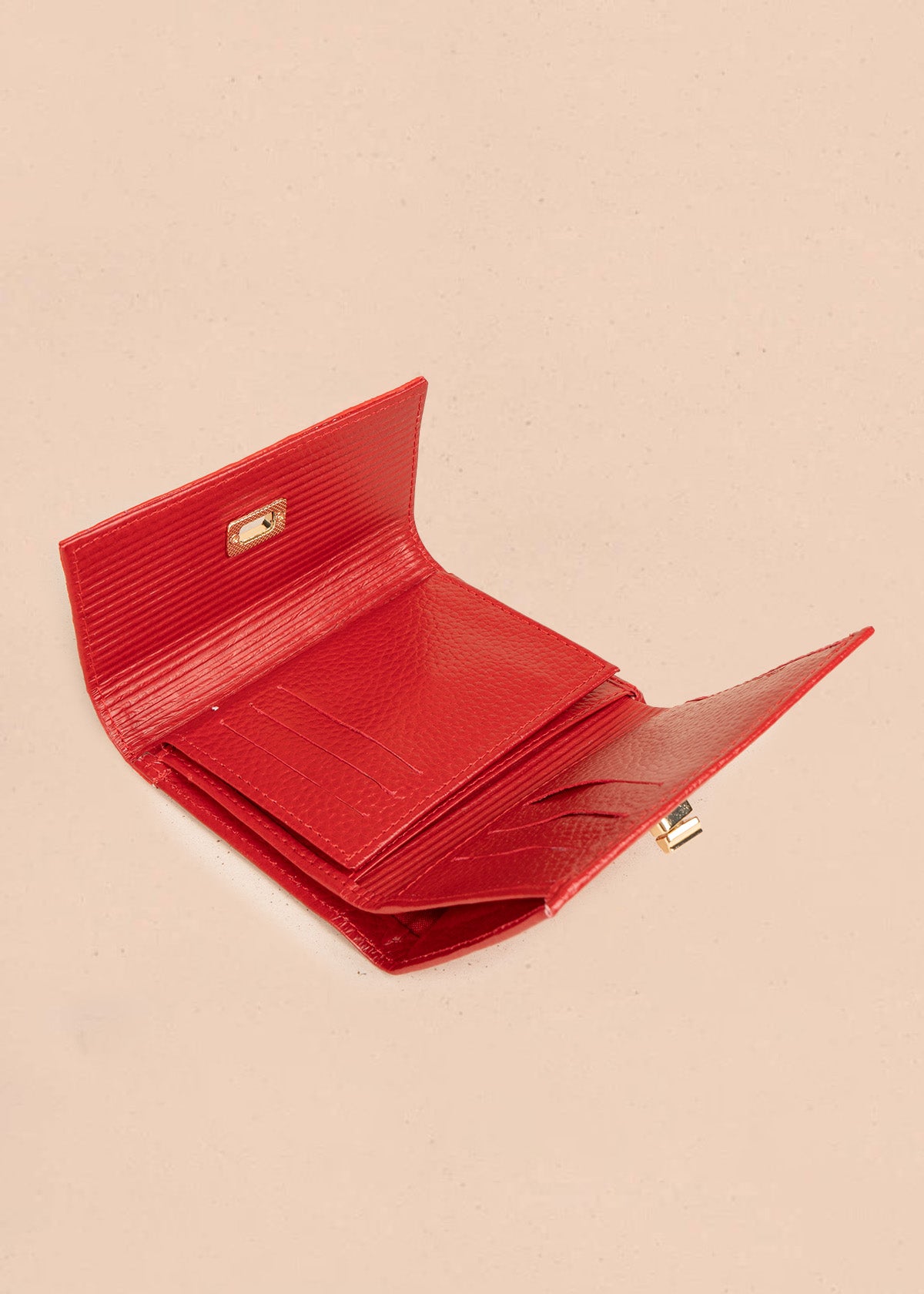 Billetera pequeña de cuero color rojo con solapa animal print 106637