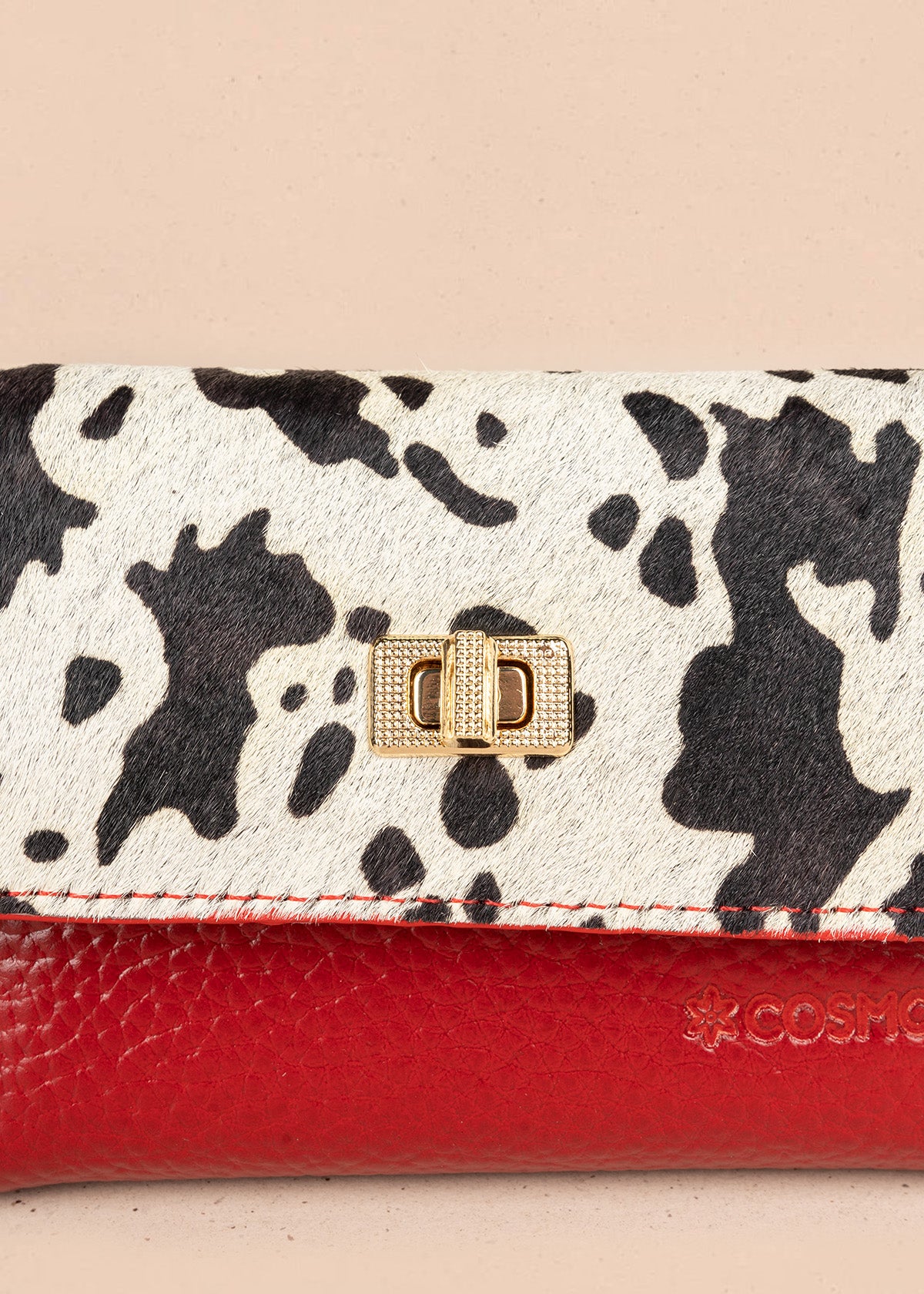 Billetera pequeña de cuero color rojo con solapa animal print 106637