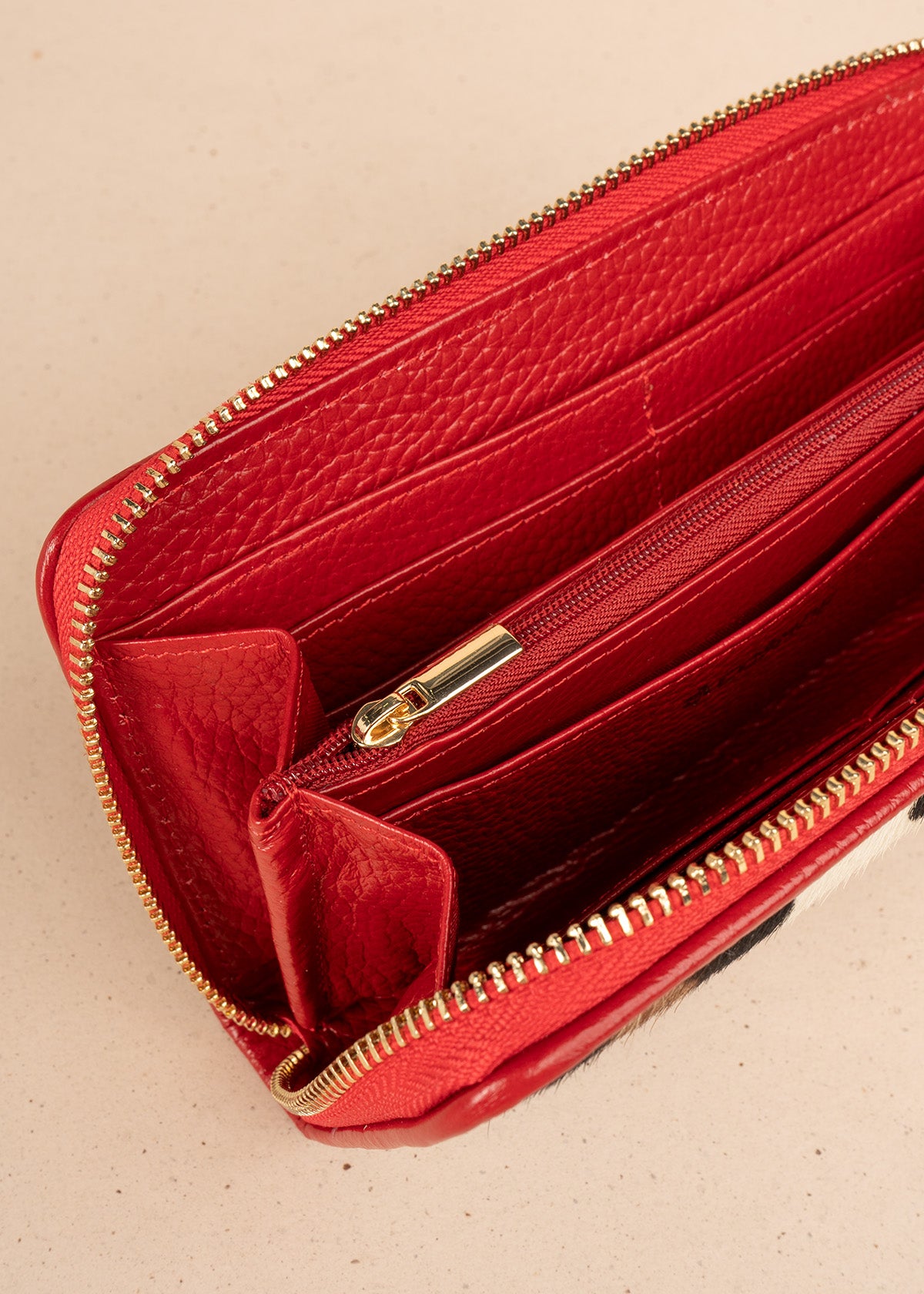 Billetera grande de cuero color rojo con animal print 106639
