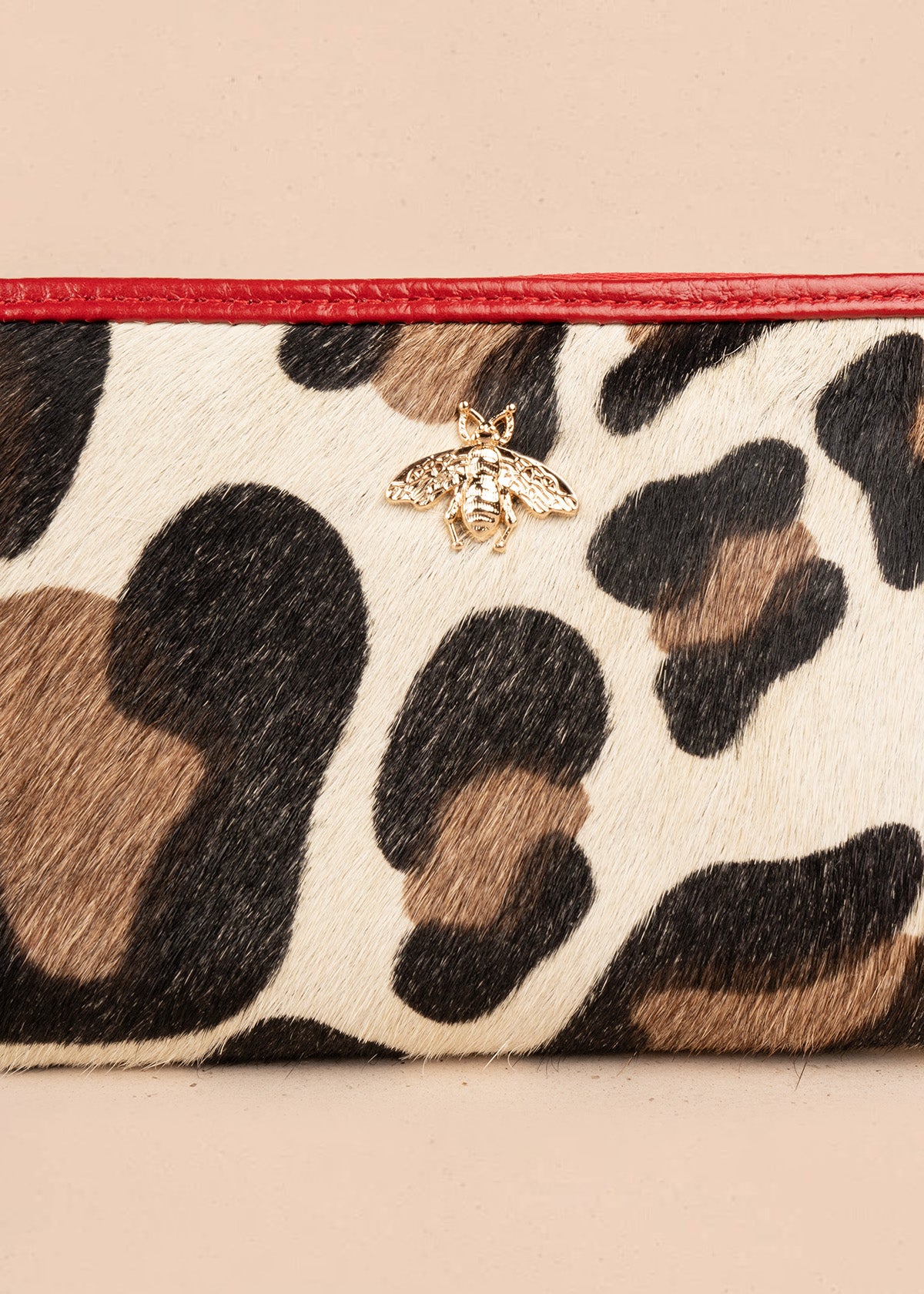 Billetera grande de cuero color rojo con animal print 106639