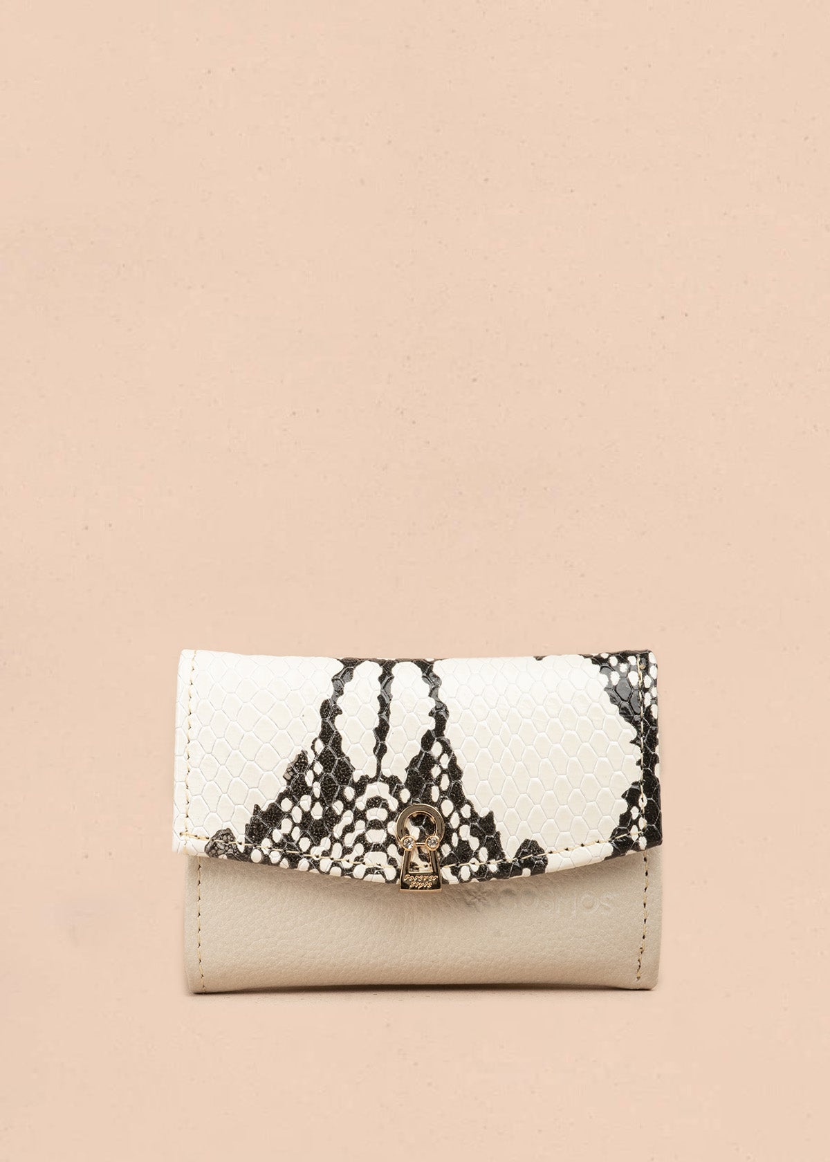 Billetera pequeña en cuero color beige con solapa efecto serpiente 106641