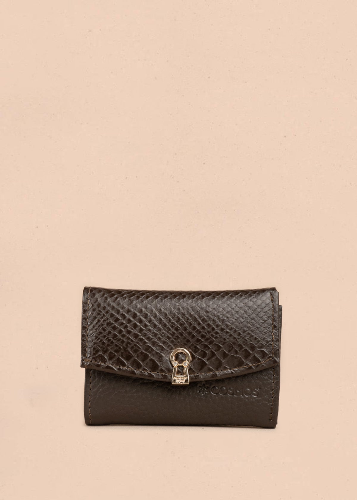 Billetera pequeña en cuero color café con broche dorado y cremallera  106641