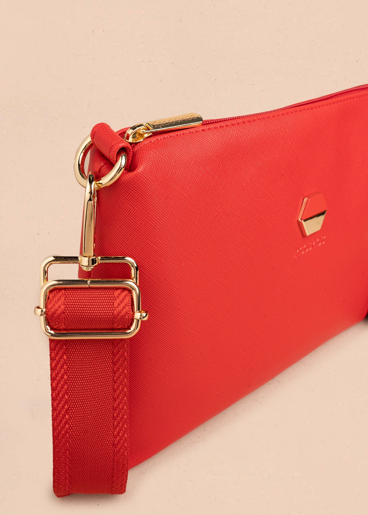 Bolso manos libres color rojo 106646