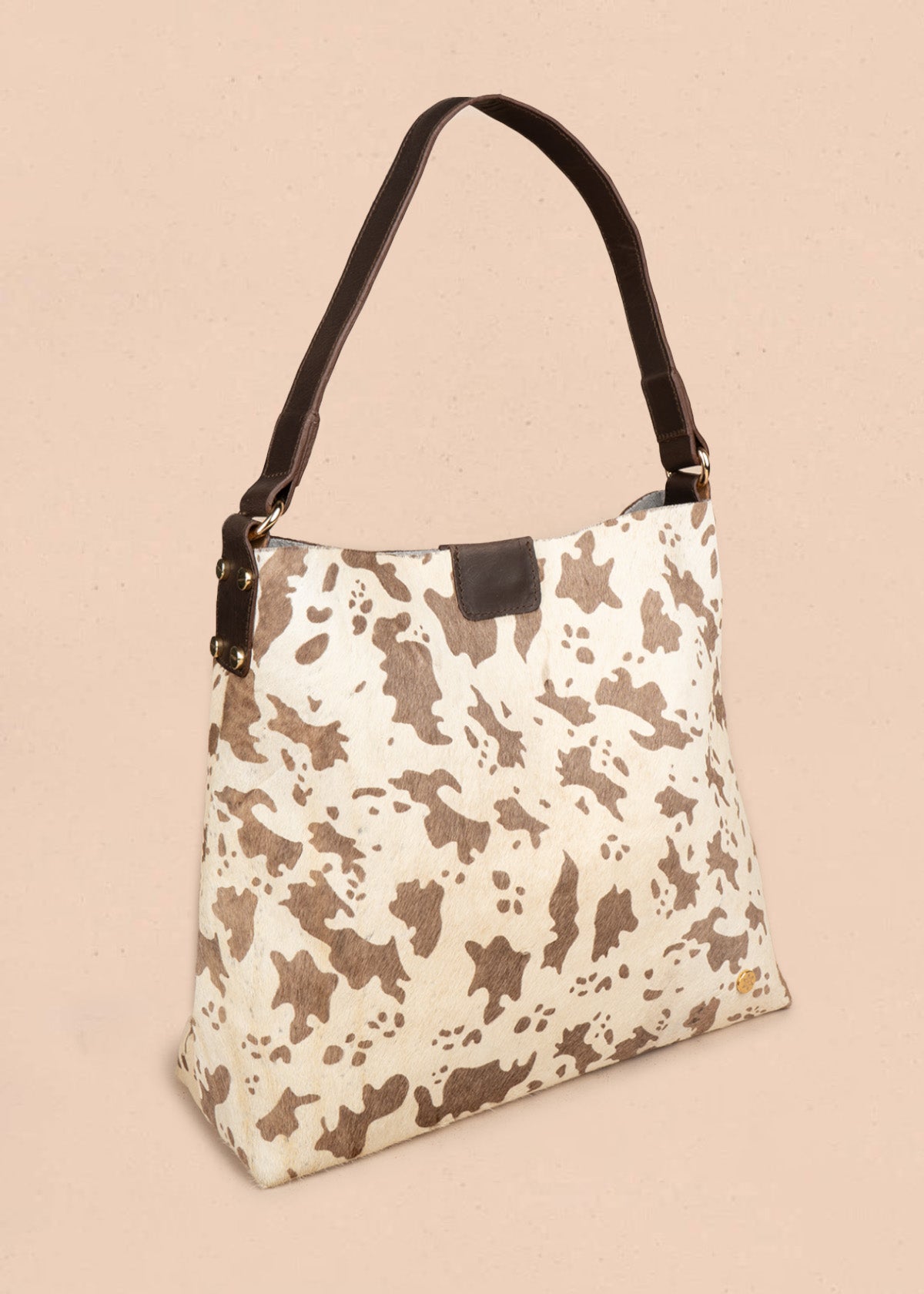 Bolso shopping de cuero café con estampado pelo de vaca 106647