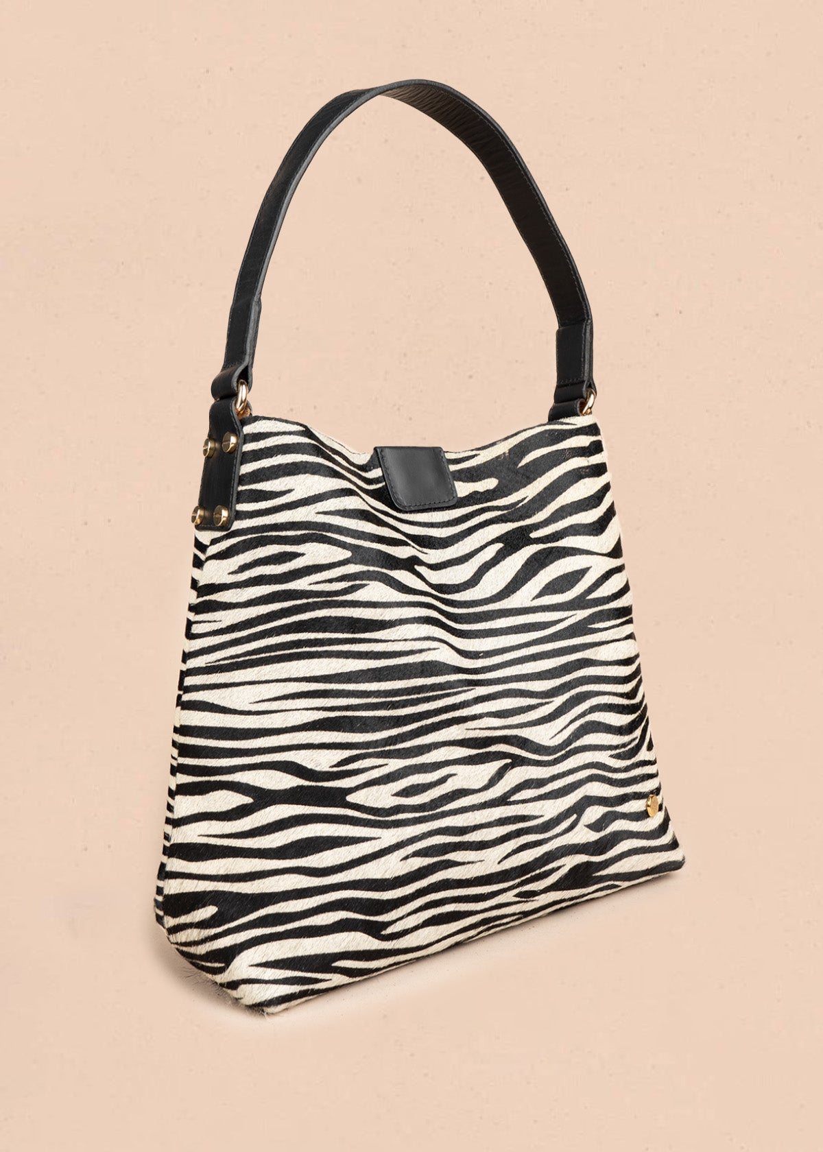 Bolso shopping de cuero negro con estampado pelo de vaca 106647
