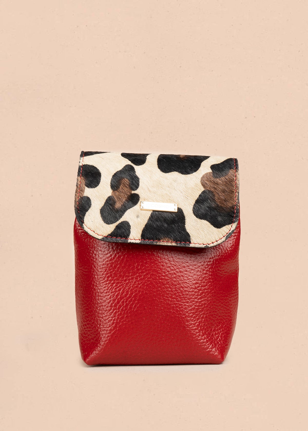 Bolso manos libres de cuero color rojo con tapa leopardo 106648