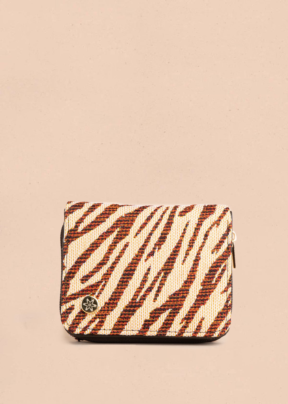 Porta documentos color café en estampado animal print 106650