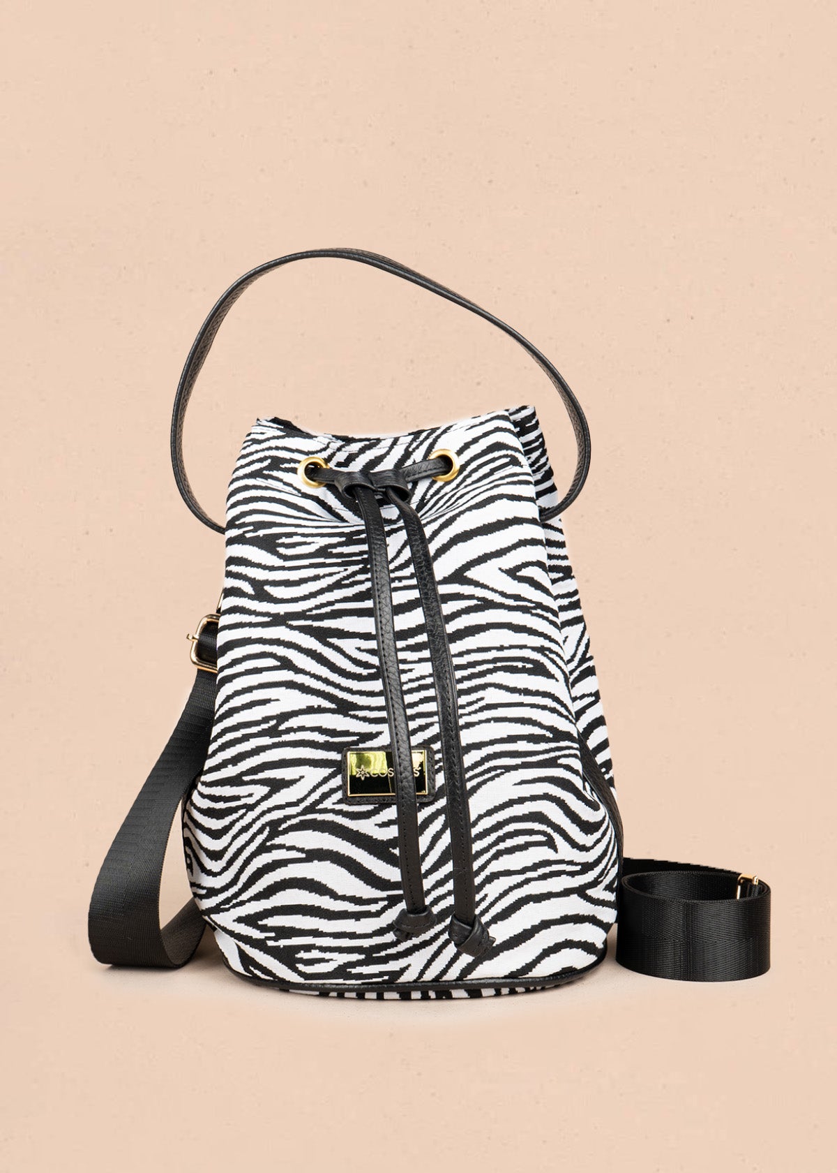 Bolso bucket de tela color negro con estampado cebra 106653