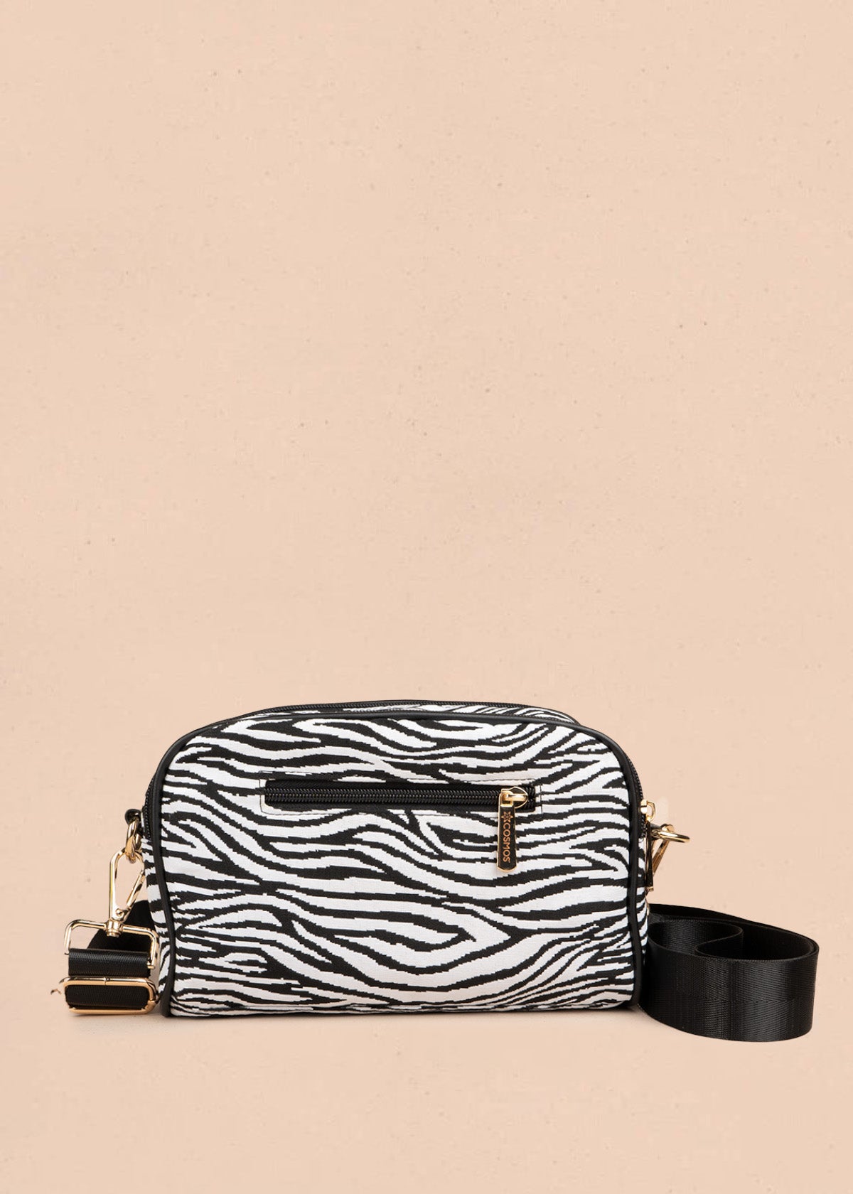 Cartera cruzada de tela color negro con estampado cebra 106654