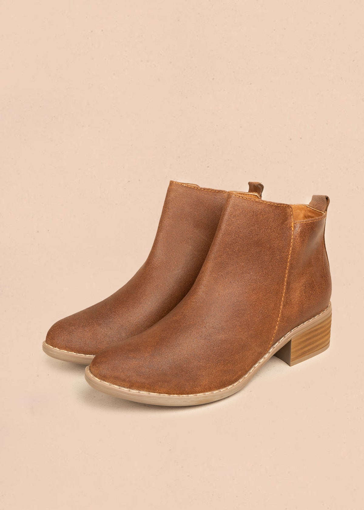 Botines de cuero carnaza color miel con cierre lateral 106657