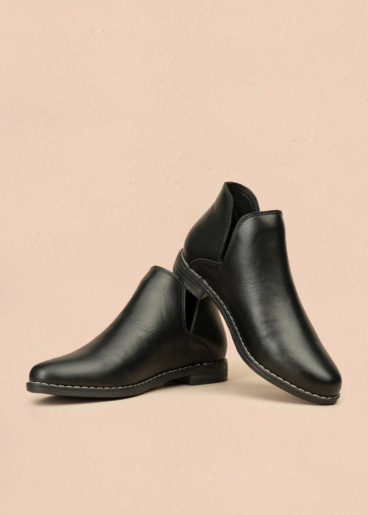 Botines clásicos de cuero color negro 106662