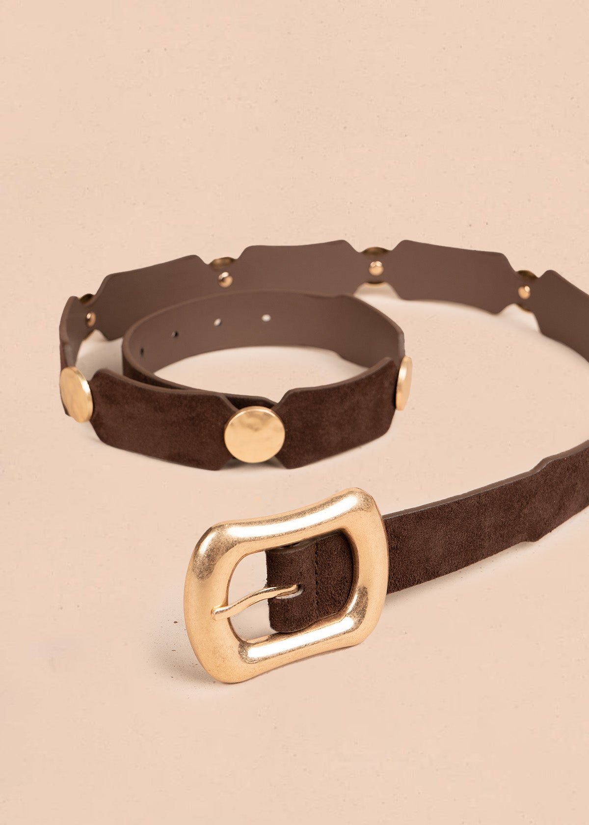 Cinturón color café con detalle de monedas 106675