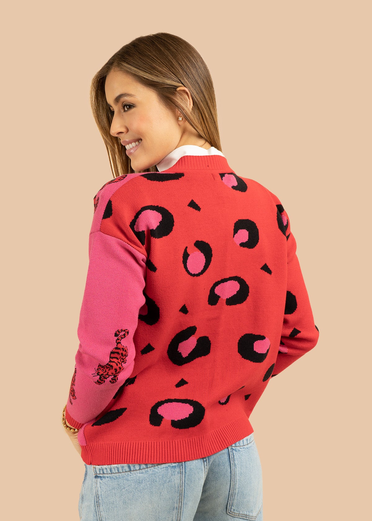Saco tejido color rojo con diseño de tigre 106684