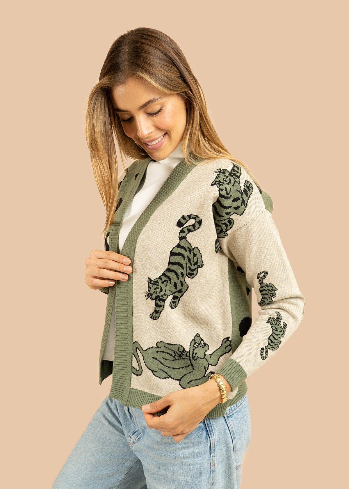 Saco tejido color verde con diseño de tigre 106684