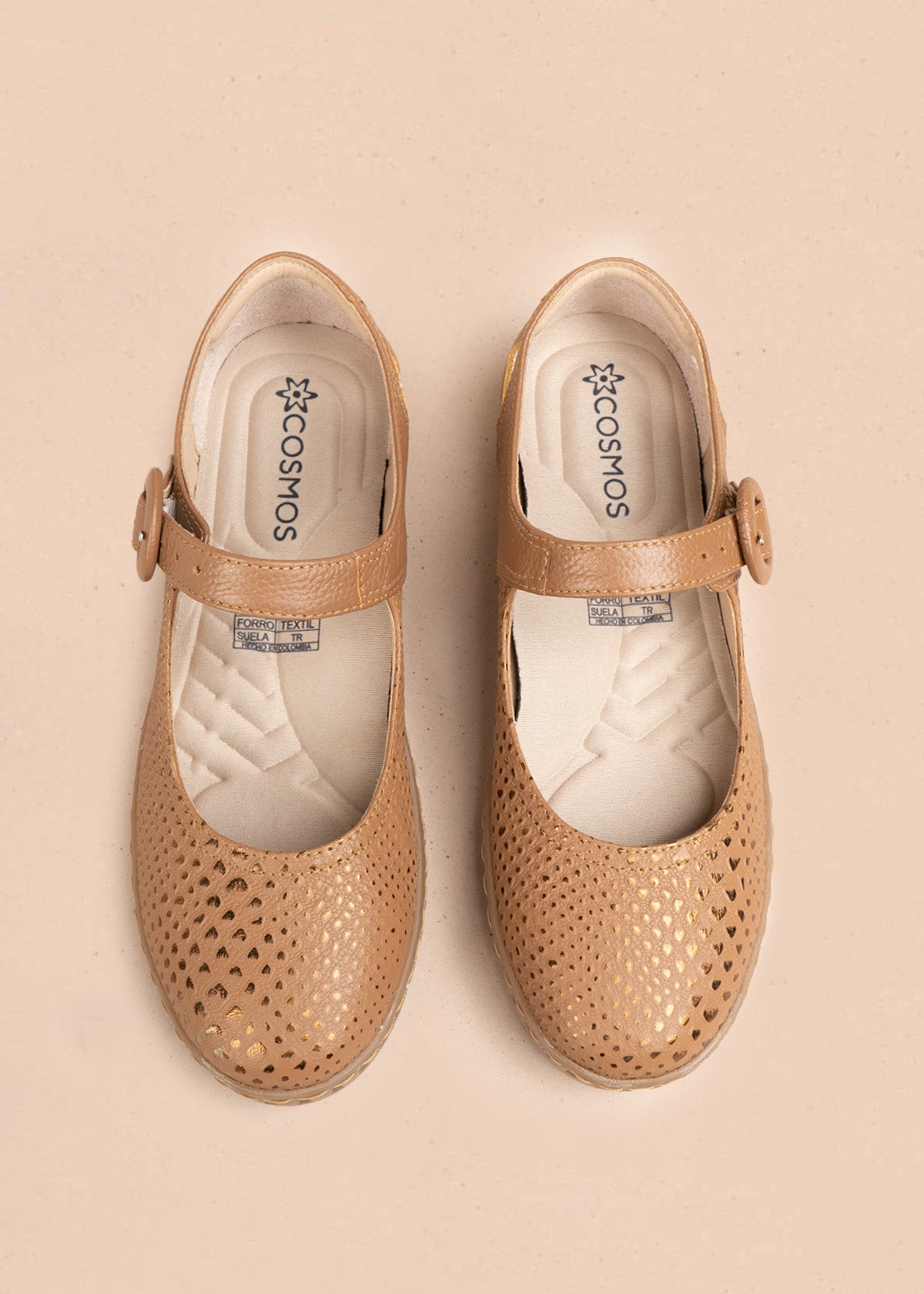 Zapatos cerrados en cuero color miel con caladas y suela flatform 106685