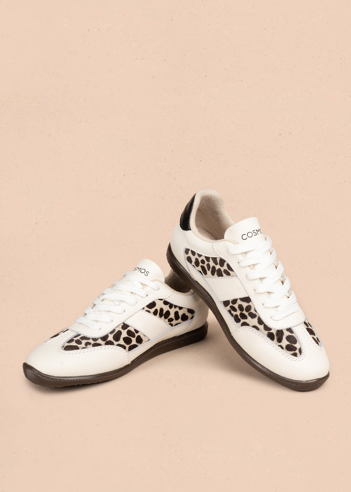 Tenis blancos con paneles de potro estampado animal print 106696
