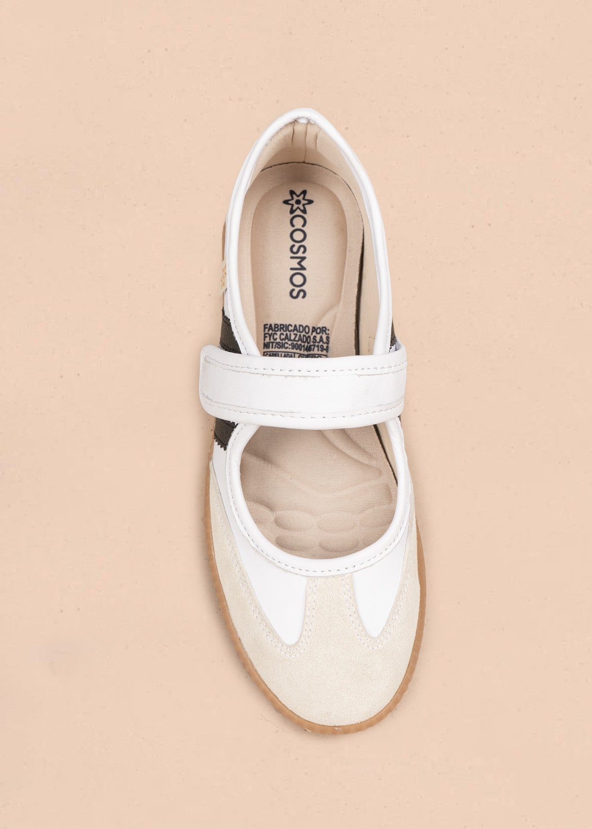 Zapatos cerrados en cuero color blanco con paneles metalizados 106699