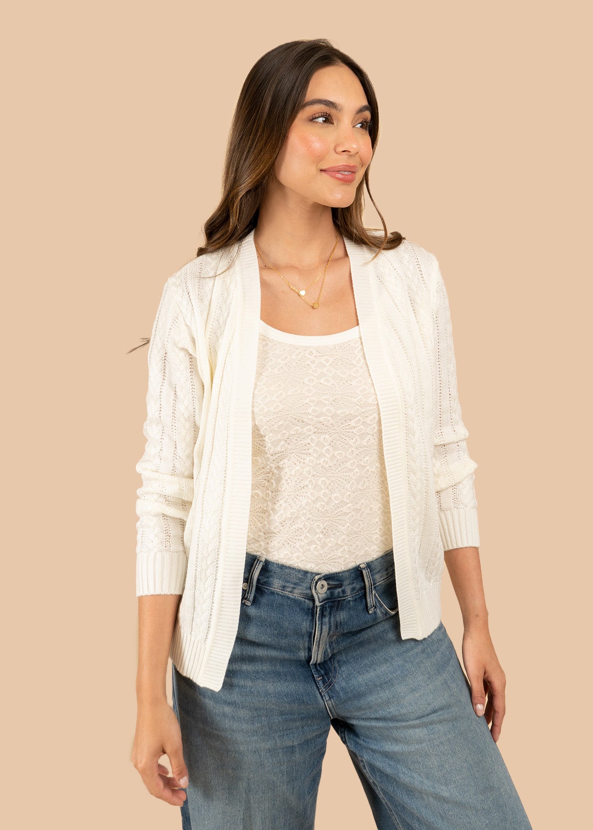 Saco tejido color marfil con diseño trenzado 106752
