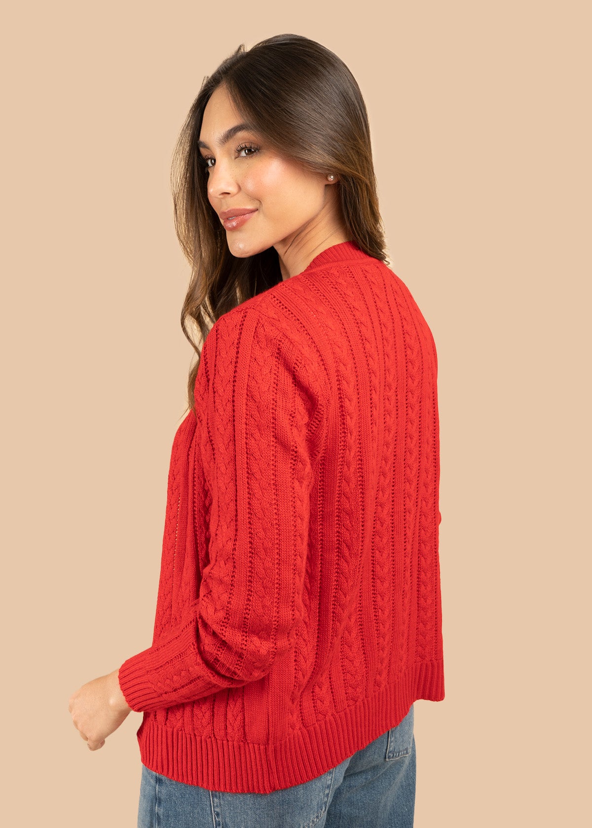 Saco tejido color rojo con diseño trenzado 106752