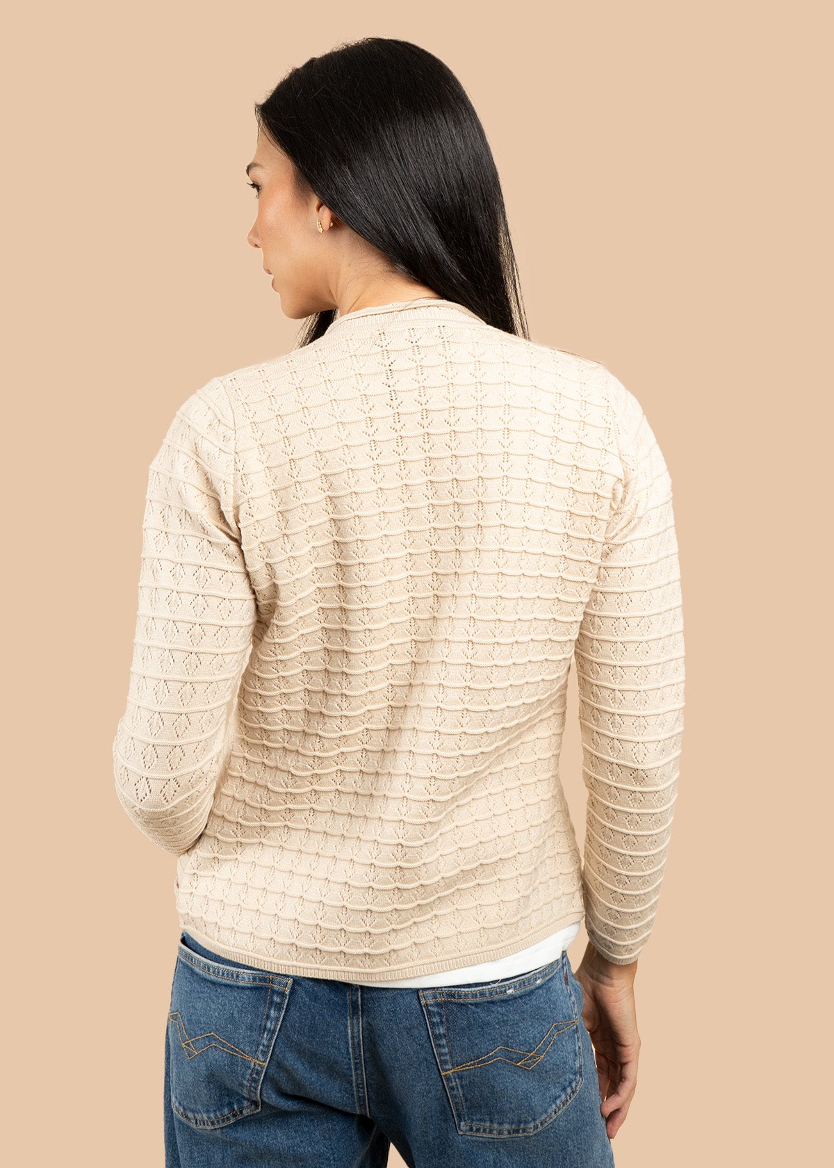 Saco color beige tejido abierto con patrón espiga 106754