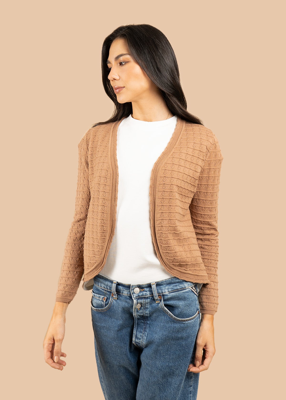 Saco color camel tejido abierto con patrón espiga 106754
