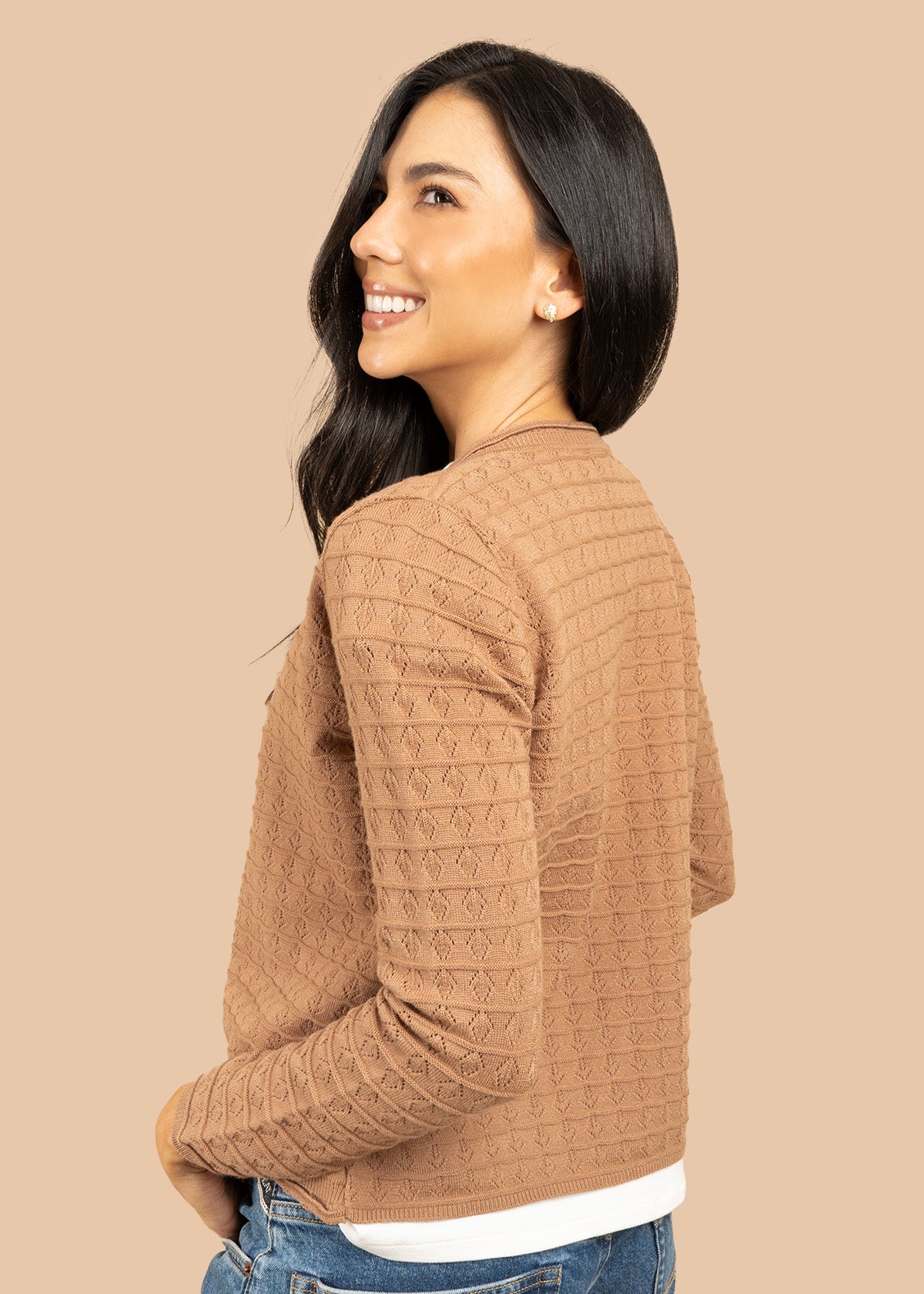 Saco color camel tejido abierto con patrón espiga 106754