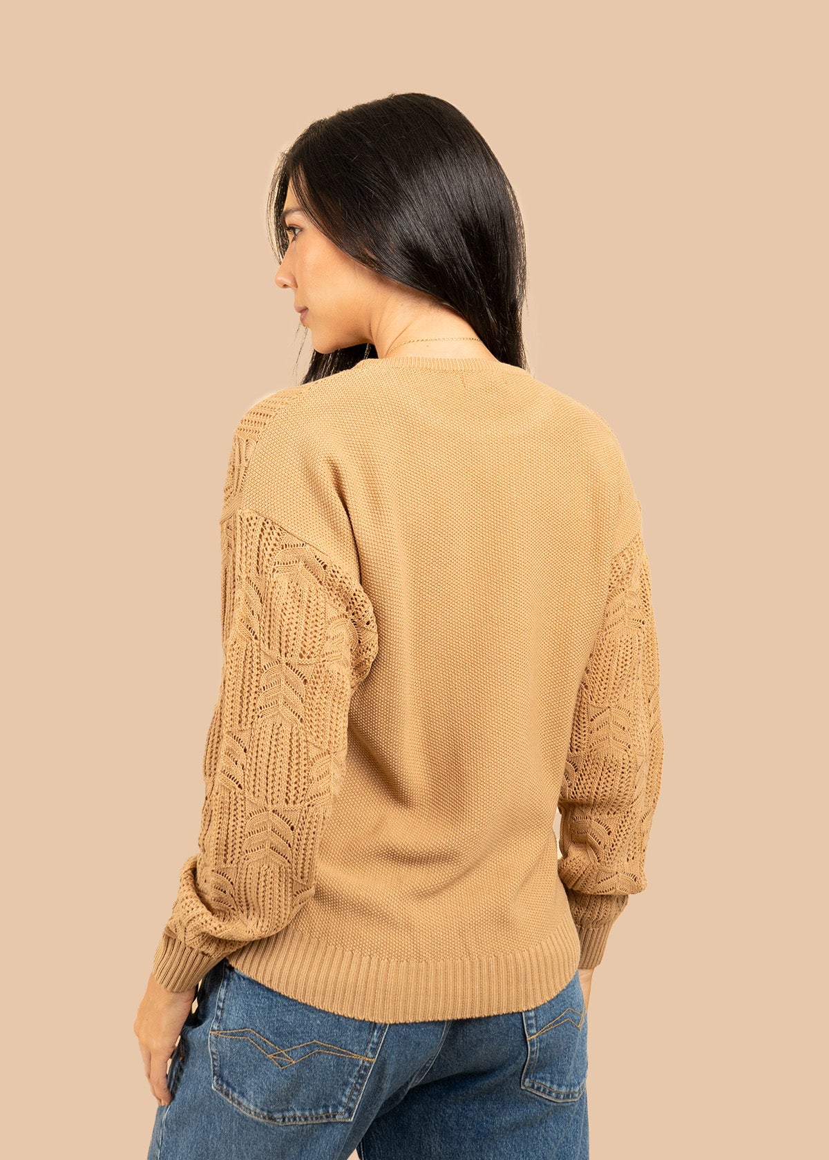 Buzo color camel tejido calado hojas 106756