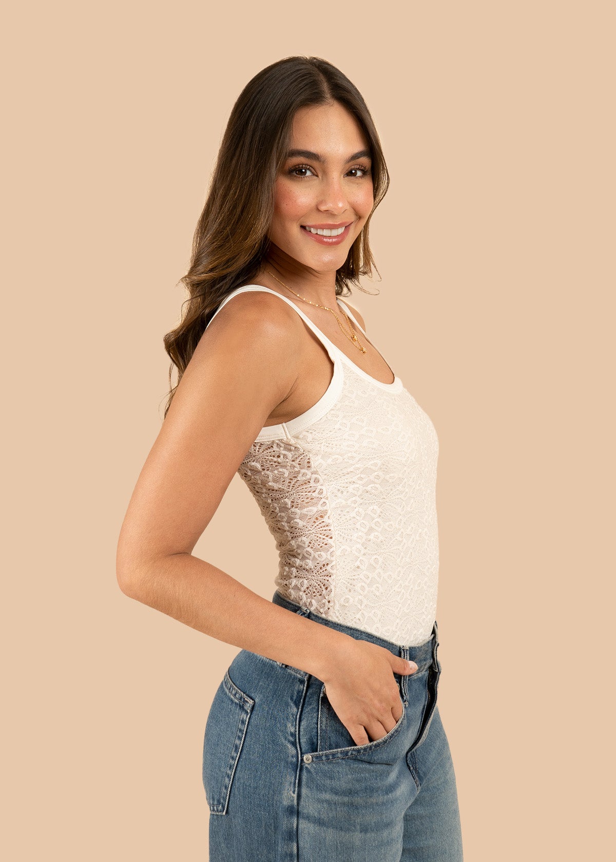 Blusa de encaje color beige con tirantes 106764