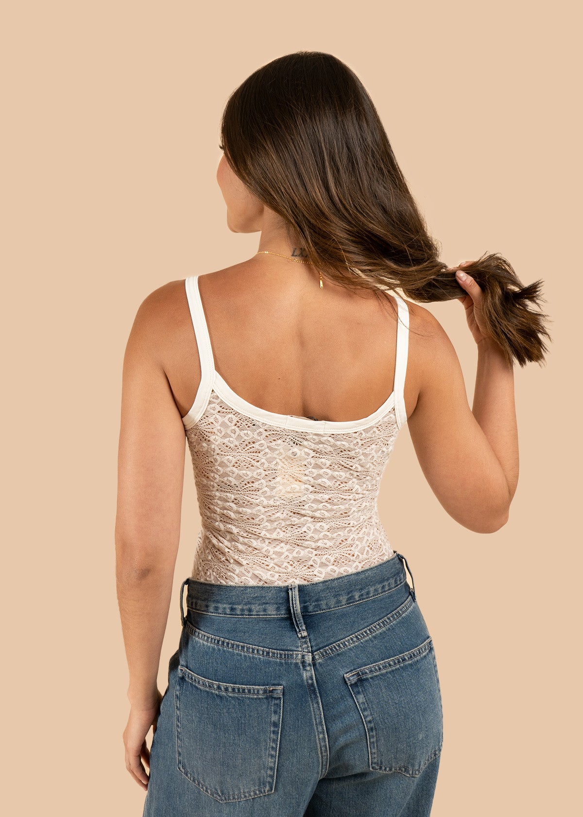 Blusa de encaje color beige con tirantes 106764