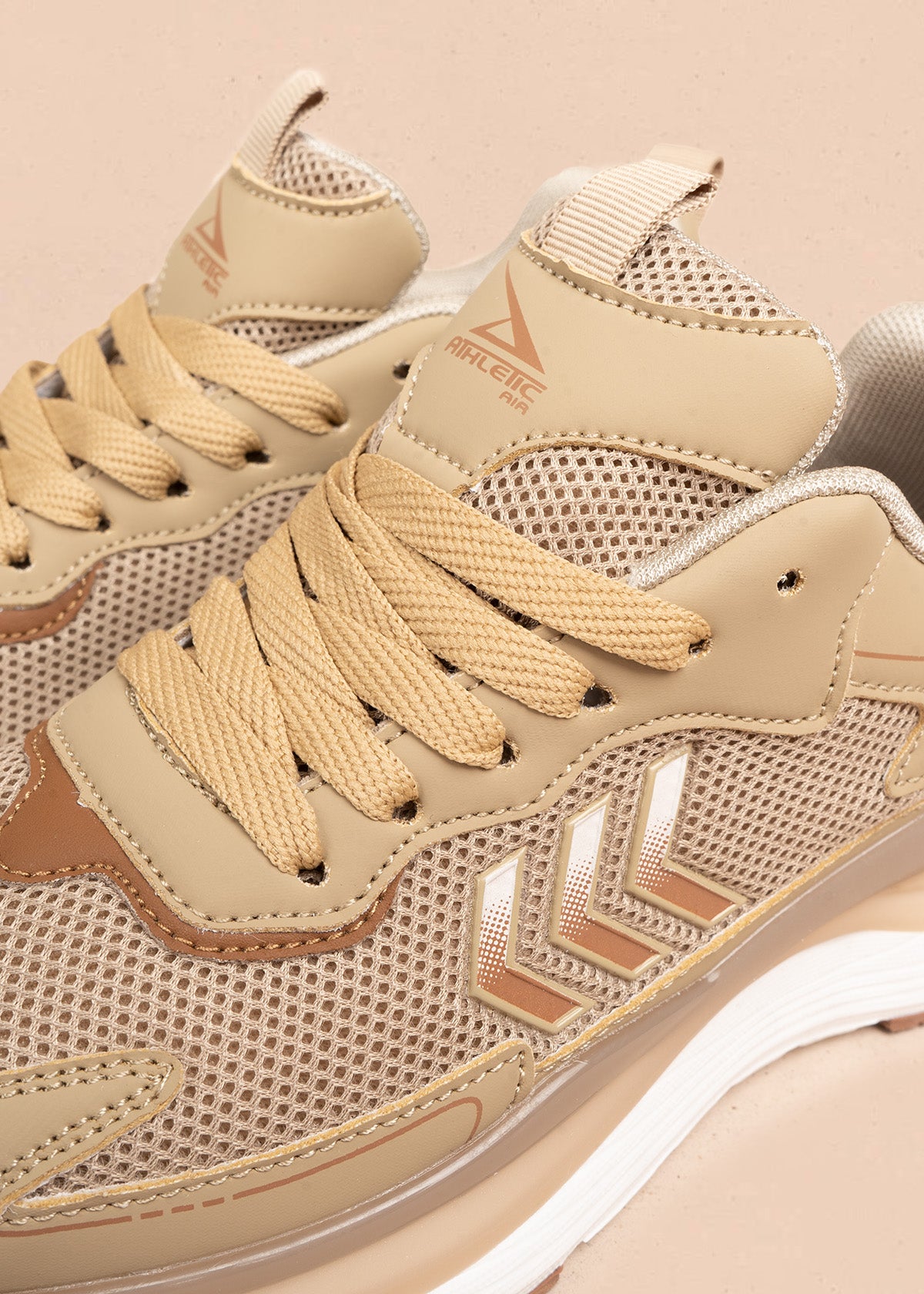 Tenis deportivos camel con suela cámara de aire 106773