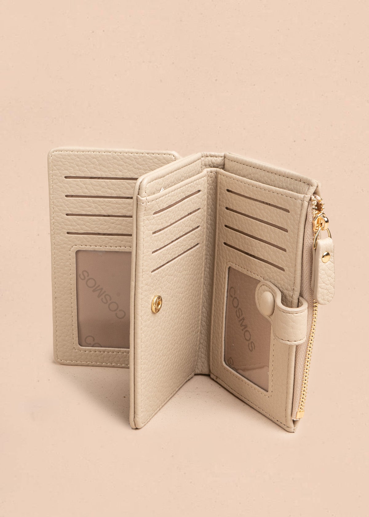 Billetera grande color beige con broche y logo dorado COSMOS 106782
