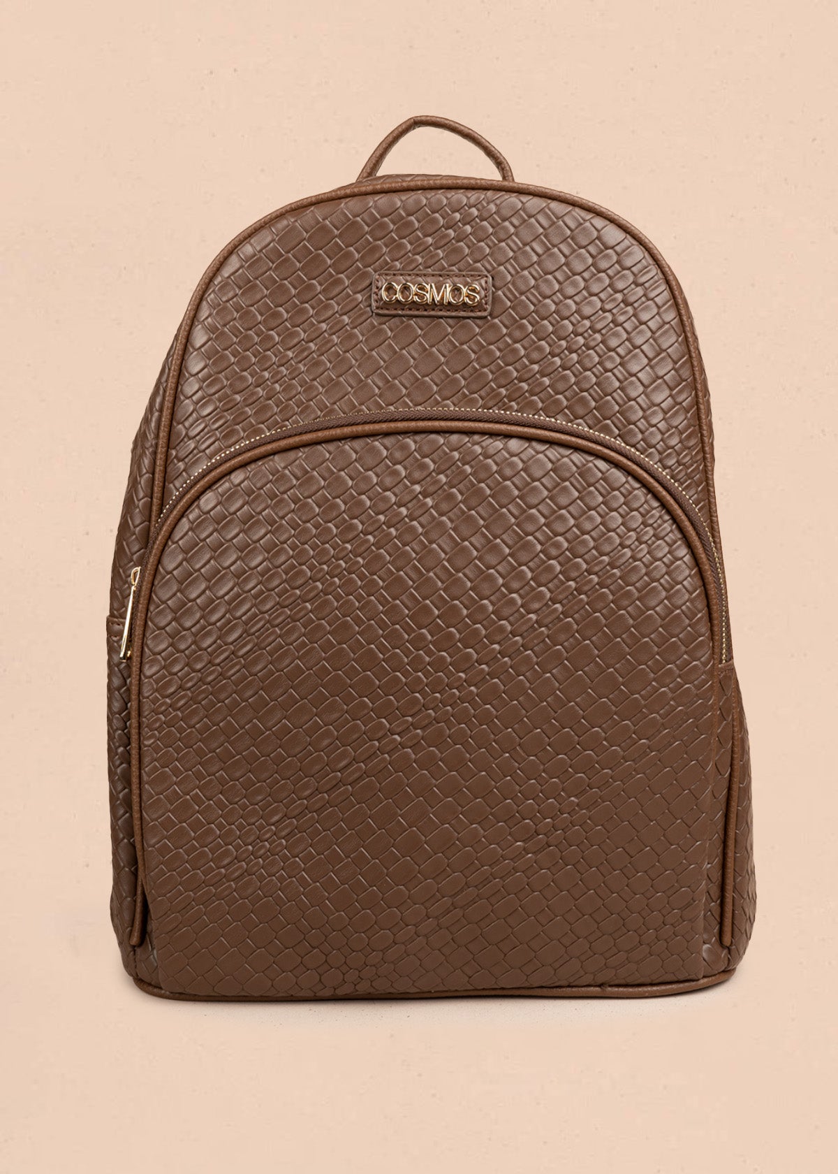 Morral color chocolate con textura croco y bolsillo frontal 106784