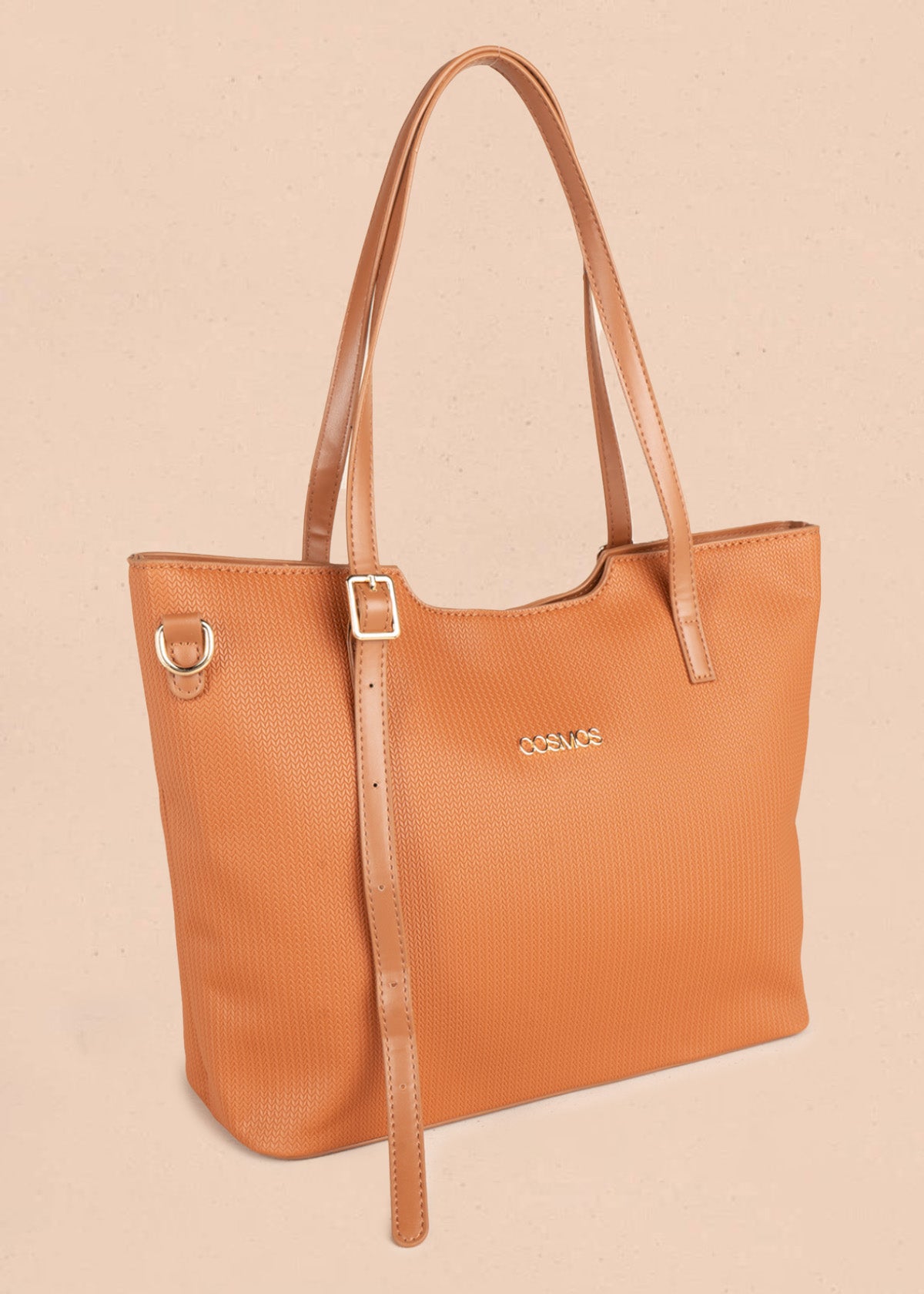 Bolso shopping color miel con textura tejida espiga 106785