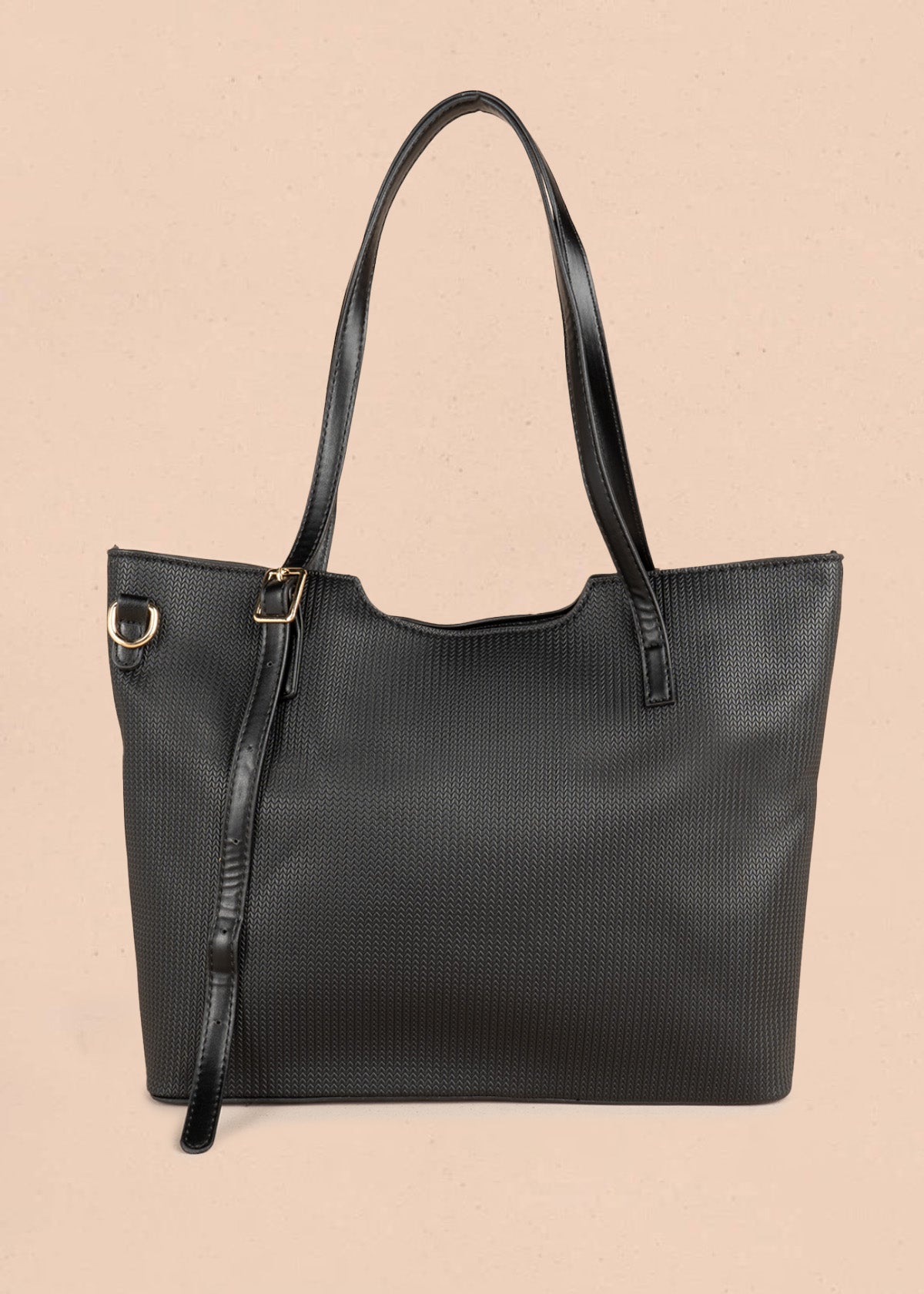Bolso shopping color negro con textura tejida espiga 106785