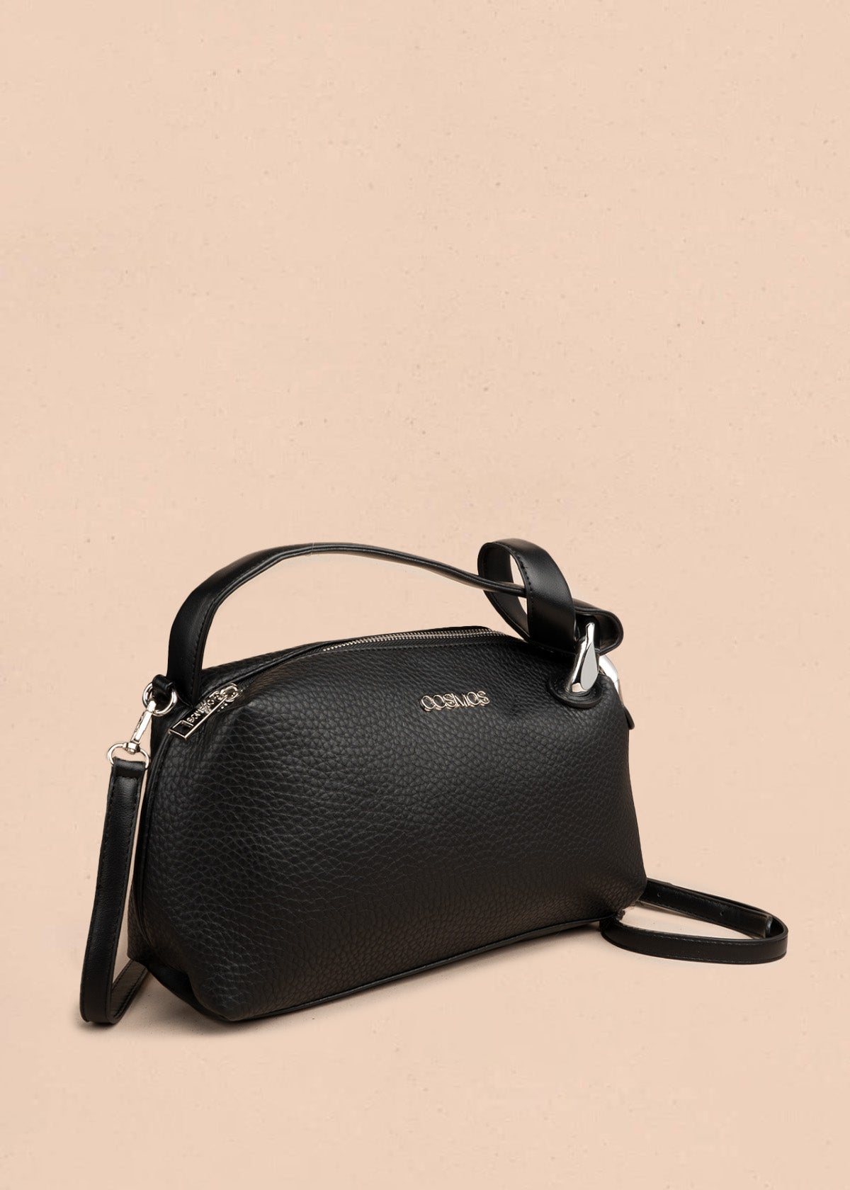 Bolso manos libres color negro con texturizado 106788