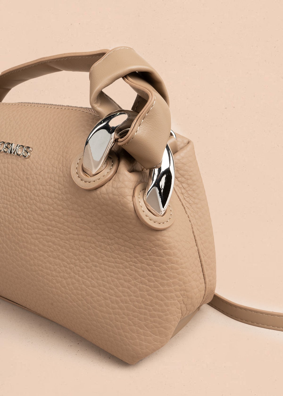 Bolso manos libres color taupe con texturizado 106788