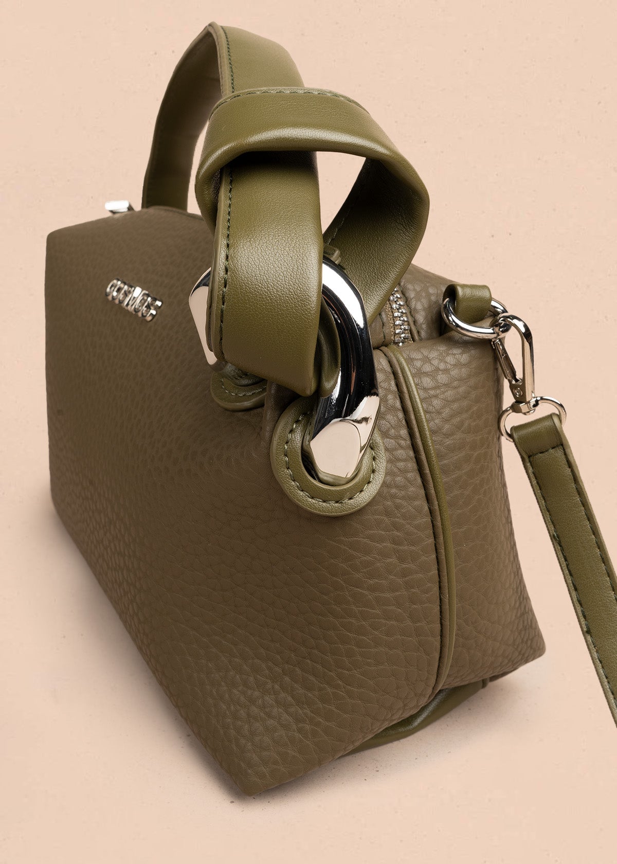 Bolso manos libres color verde con texturizado 106788
