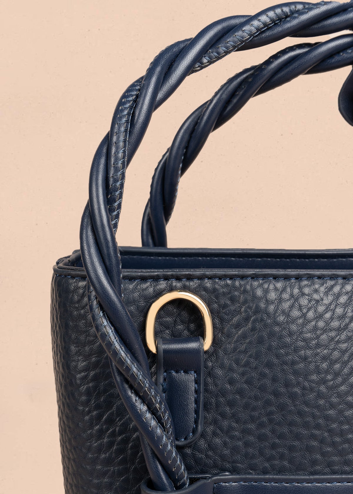 Bolso manos libres color azul con asas trenzadas 106789