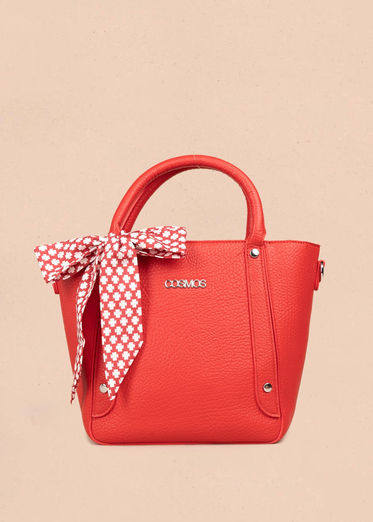 Bolso  texturizado con remaches plateados color rojo 106791