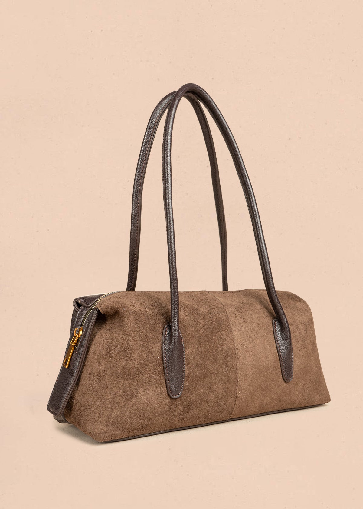 Bolso tipo cartera color chocolate silueta tubular 106792