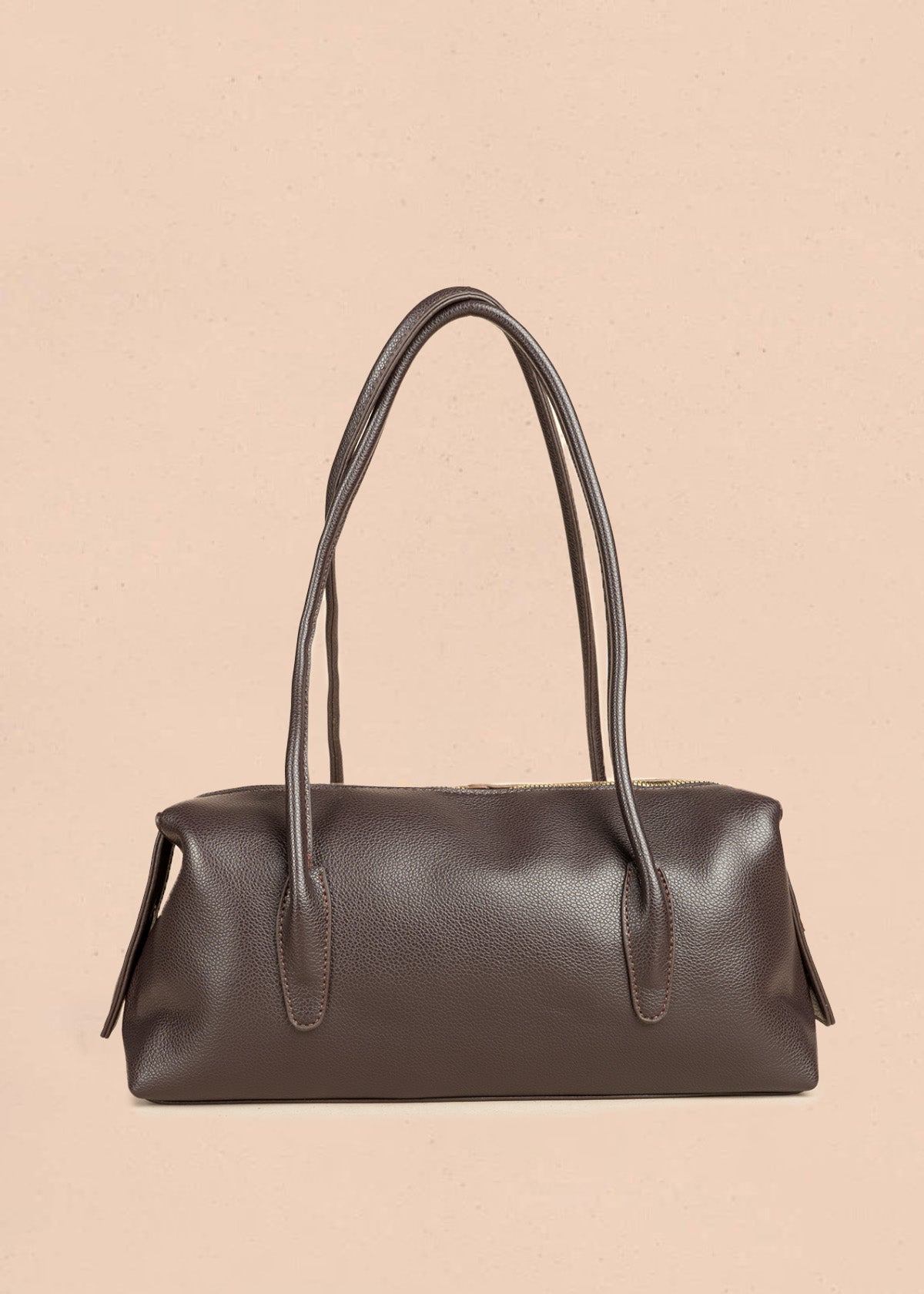 Bolso tipo cartera color chocolate silueta tubular 106792