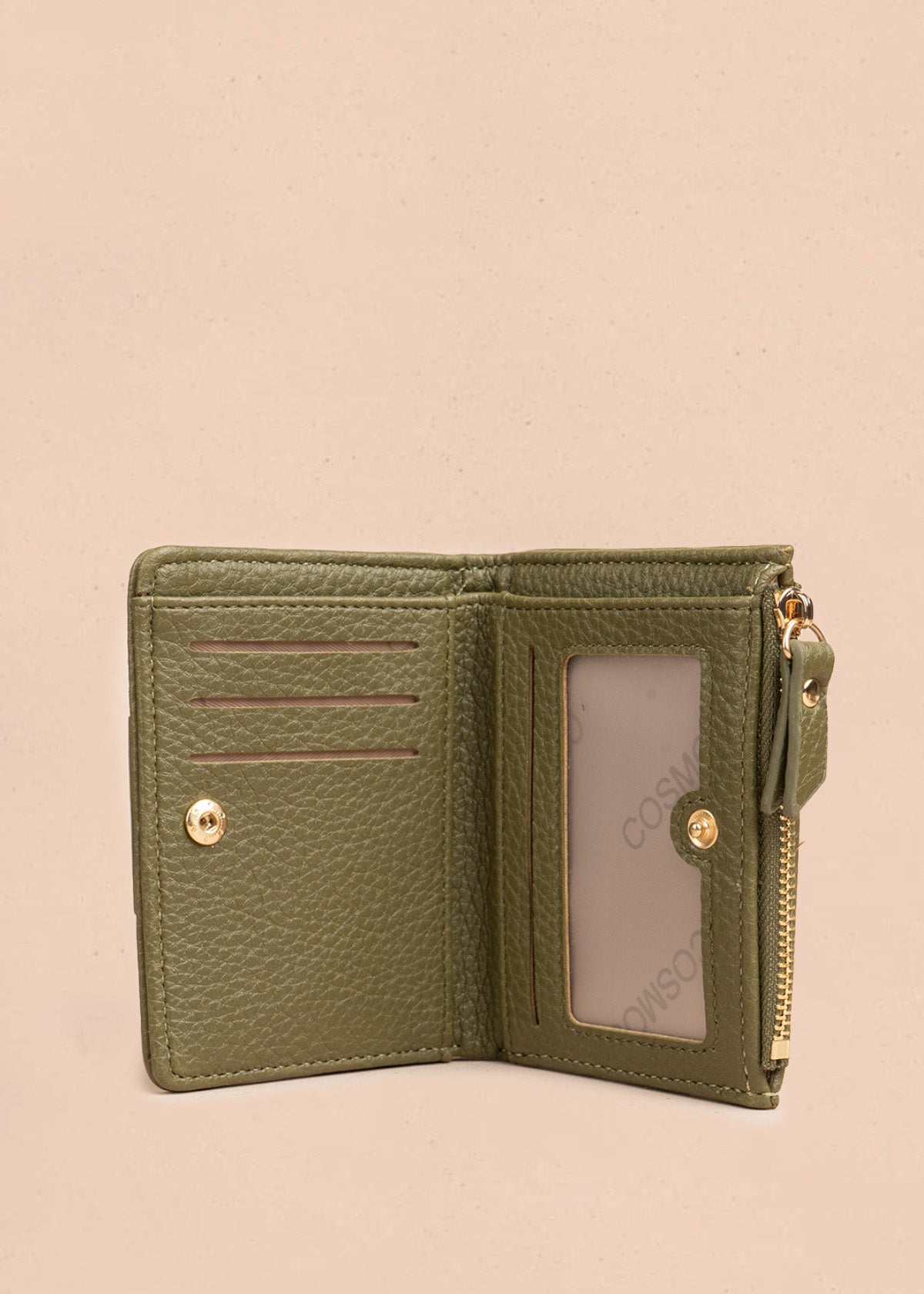 Billetera compacta para mujer color verde con cierre y broche floral 106794