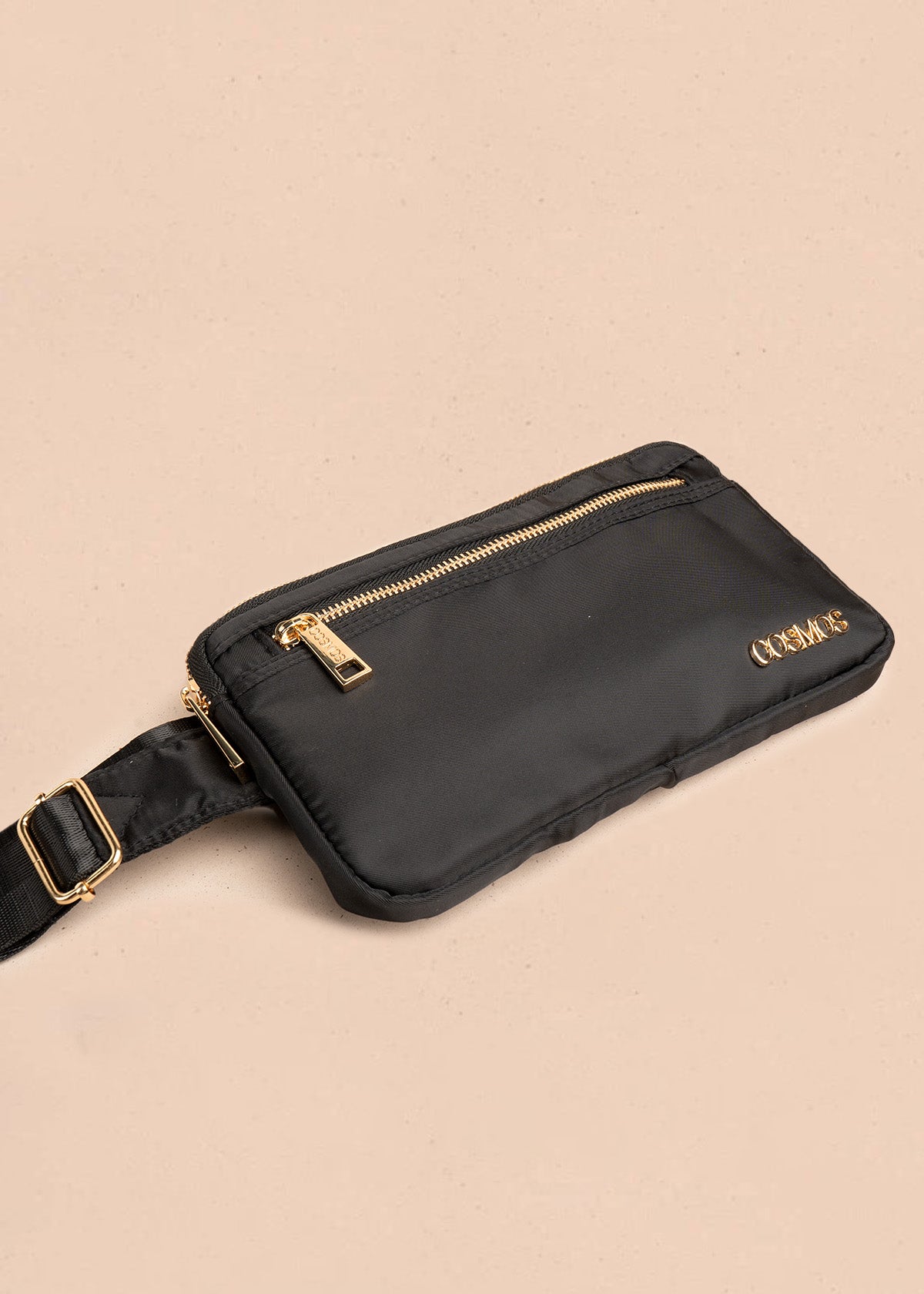 Riñonera color negro con bolsillo frontal 106803