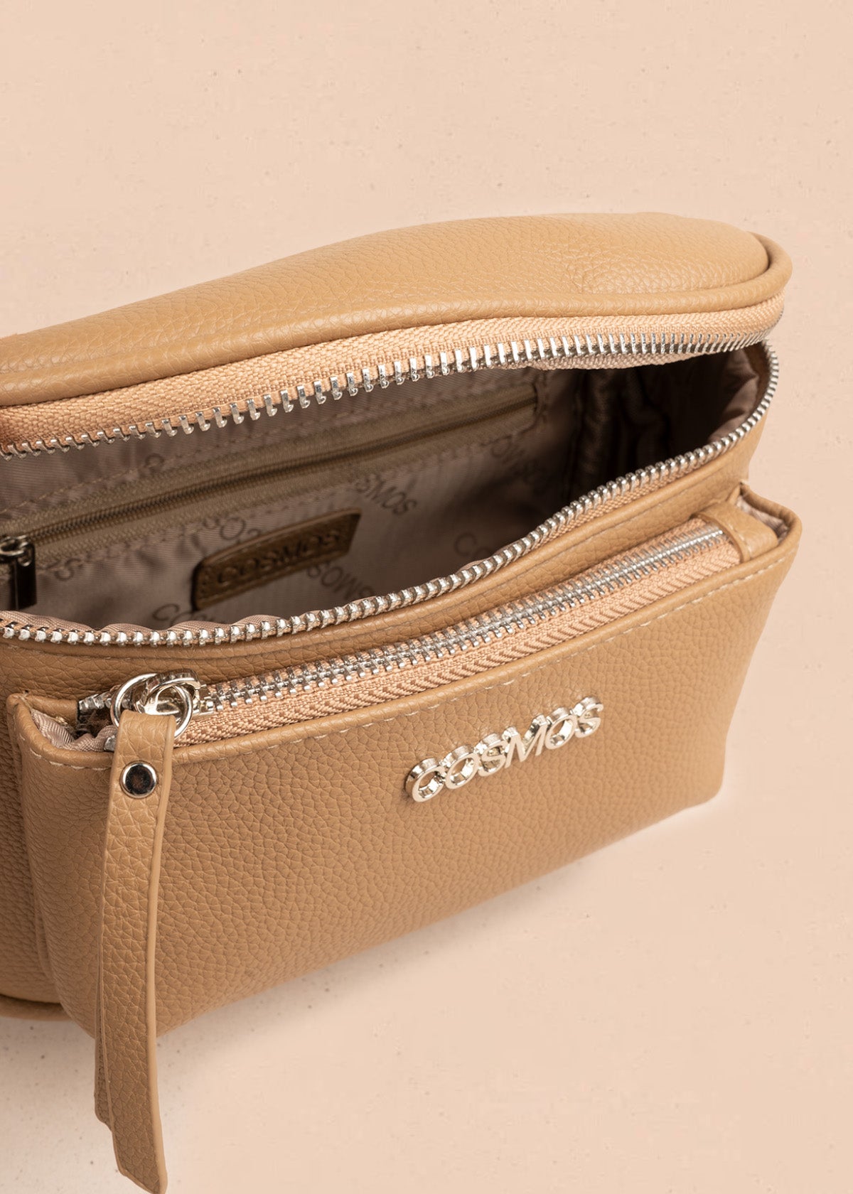 Riñonera color camel con bolsillo frontal y correa ajustable 106804