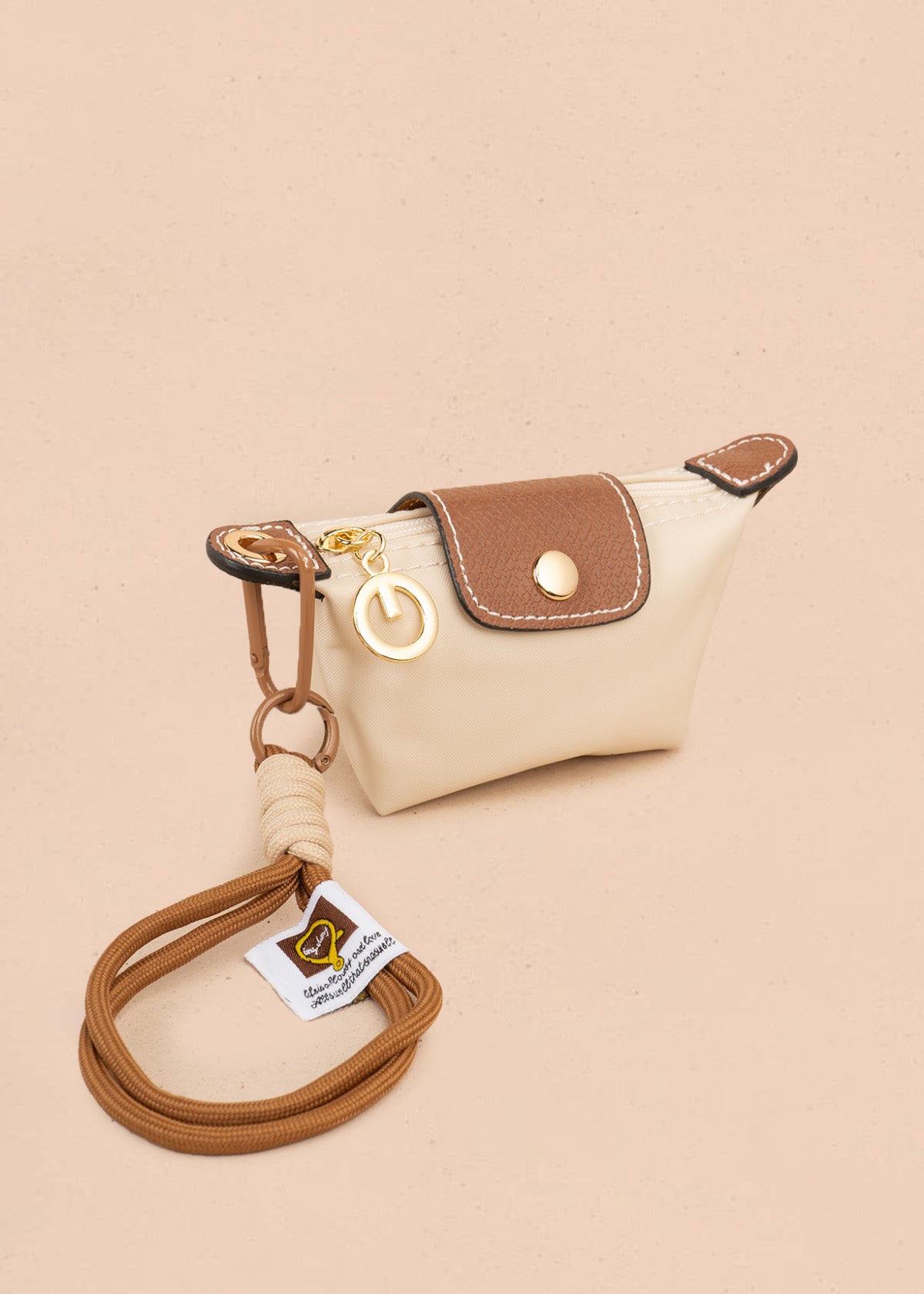 Monedero color beige con solapa decorativa 106805