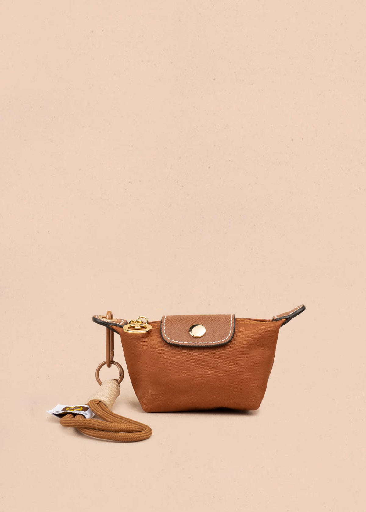Monedero color miel con solapa decorativa 106805