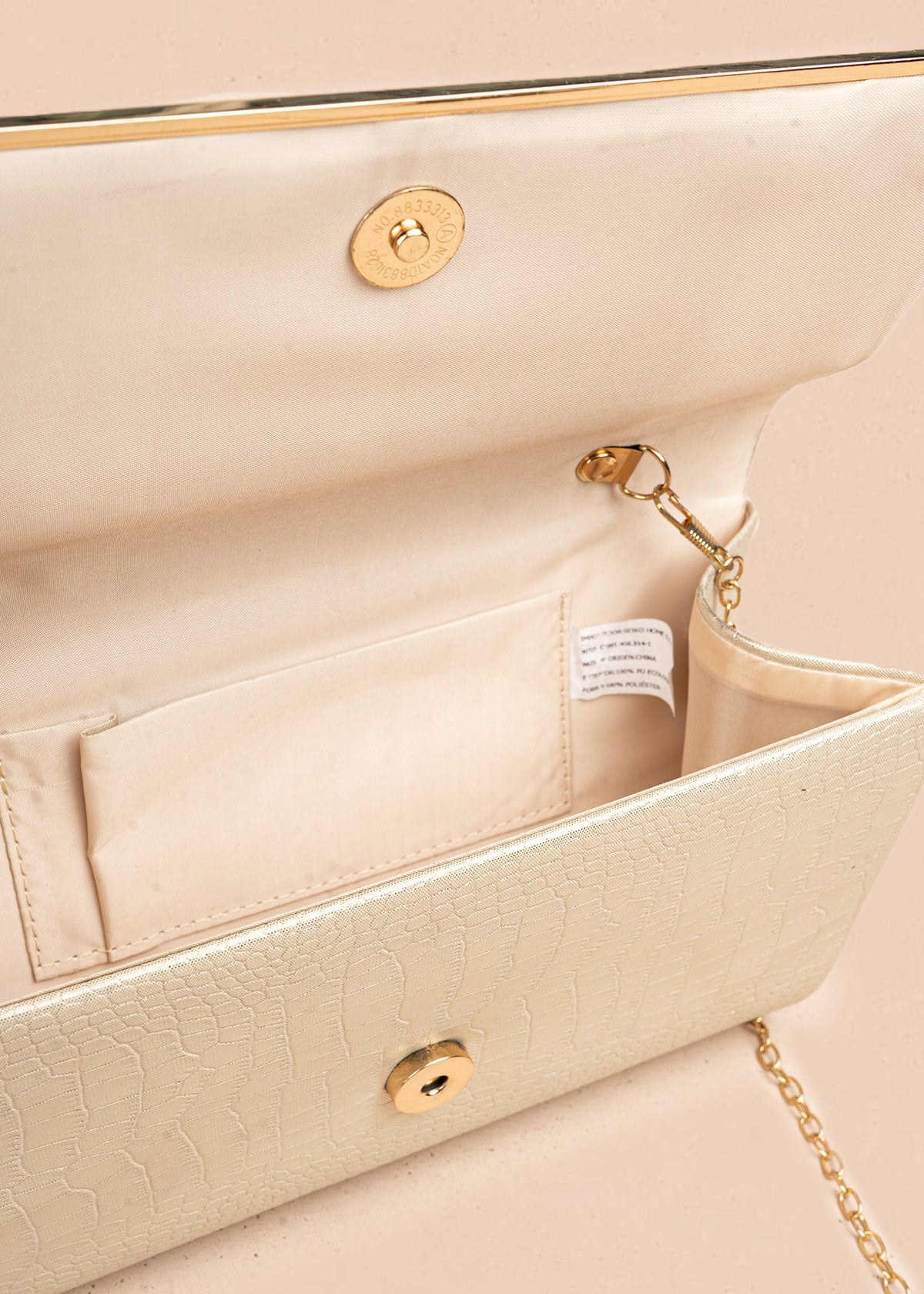 Bolso de fiesta color dorado con textura croco  106806