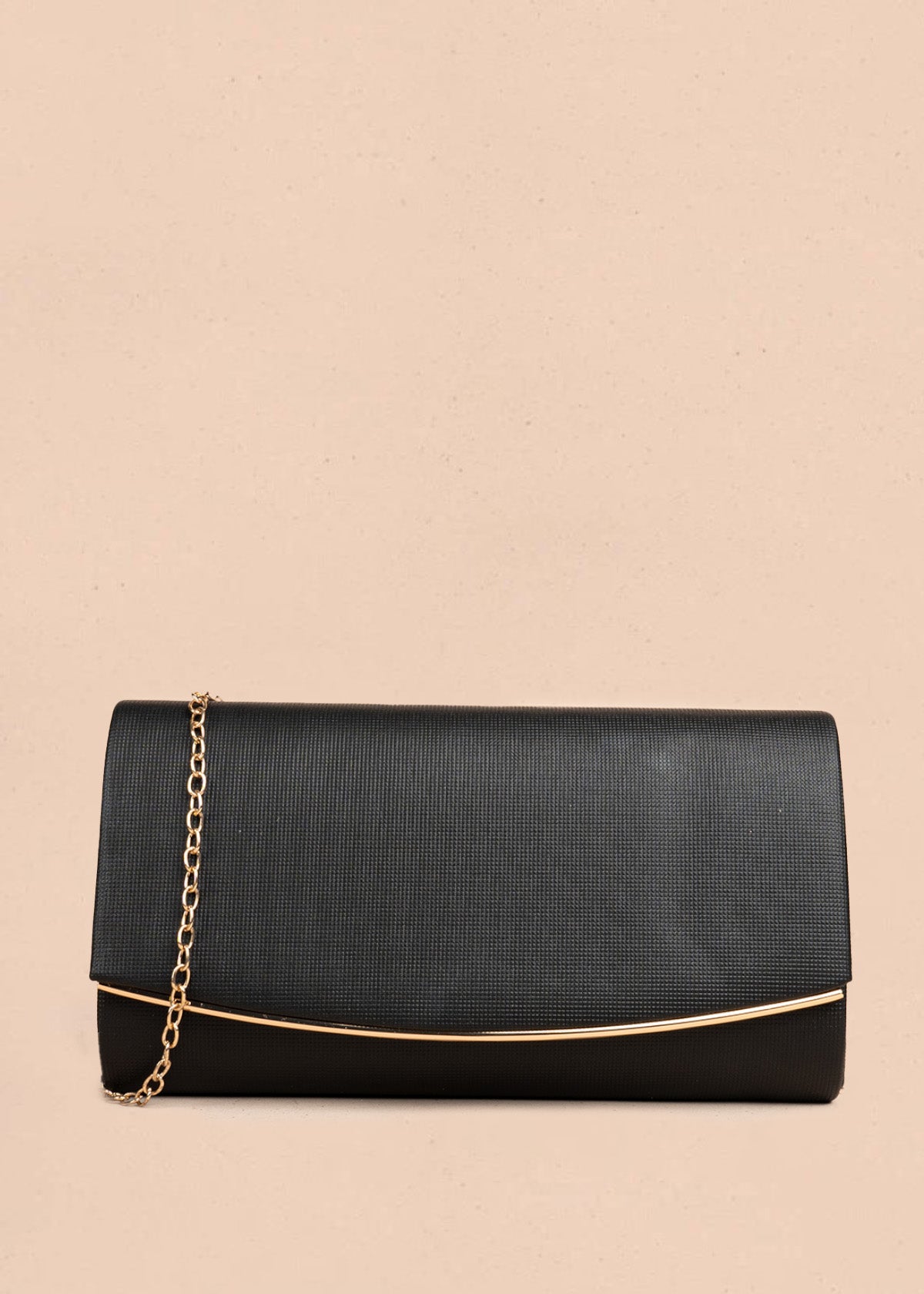 Bolso de fiesta color negro con detalle dorado 106807