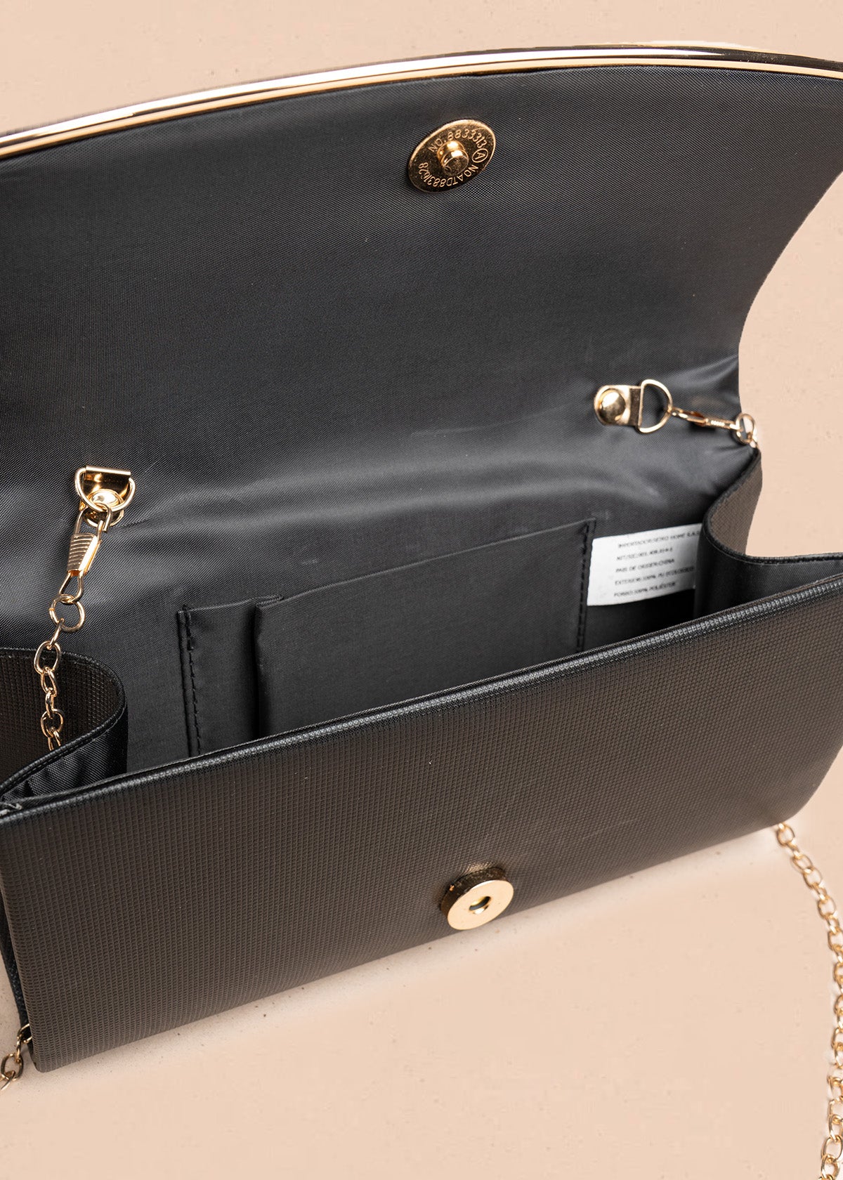 Bolso de fiesta color negro con detalle dorado 106807