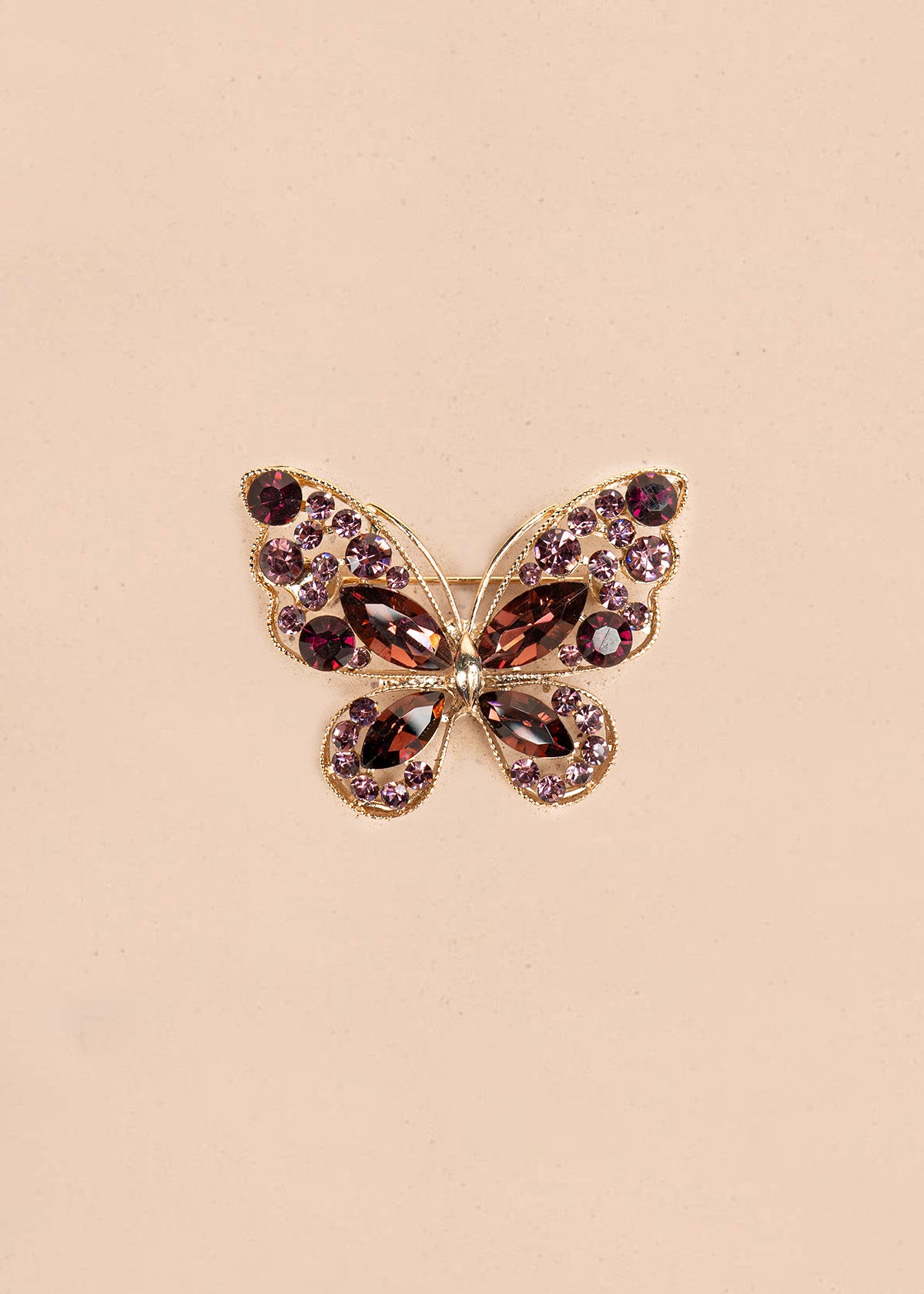 Prendedor de mariposa color uva 106832